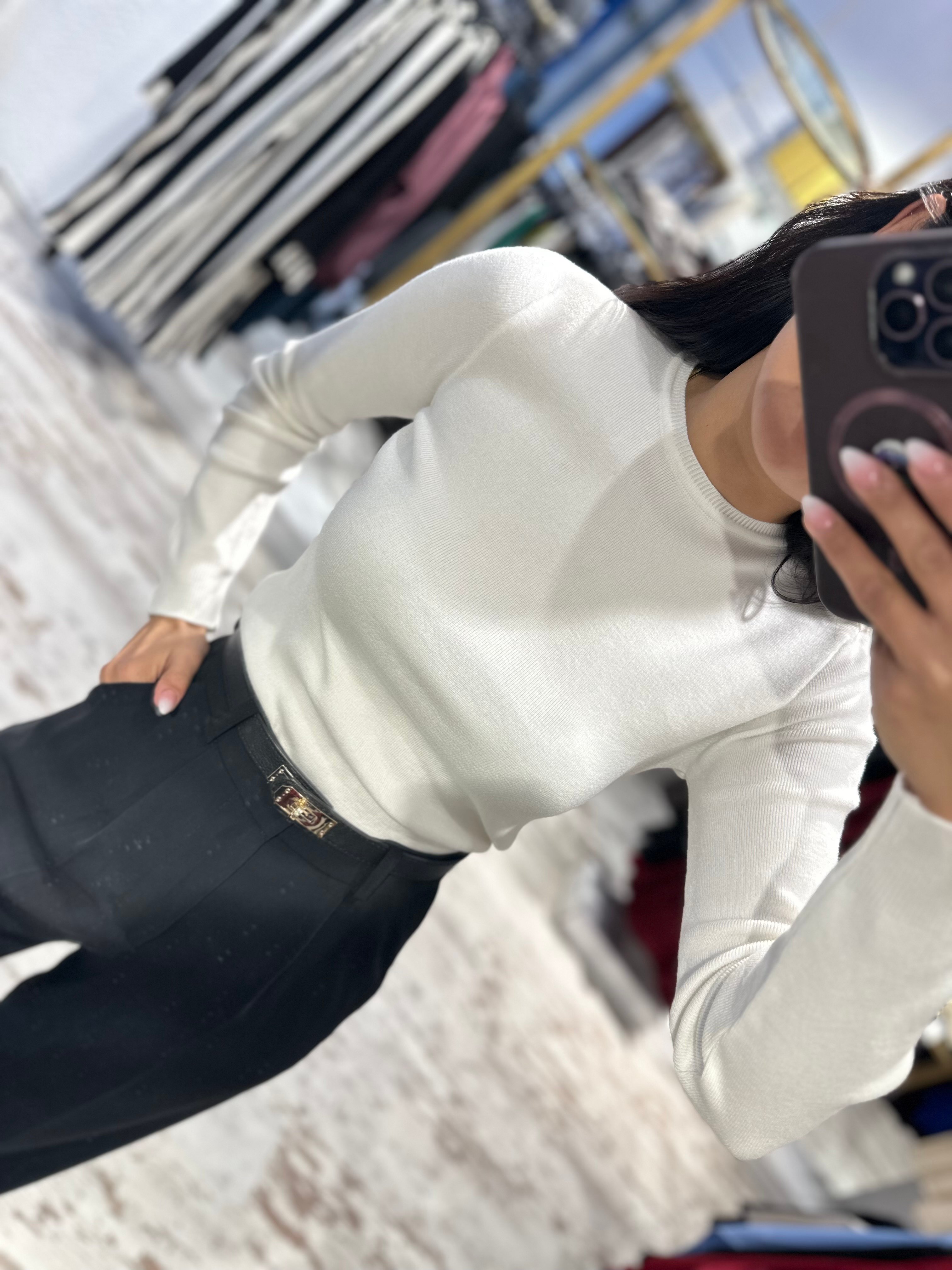 MARKA MODEL BEYAZ TRİKO