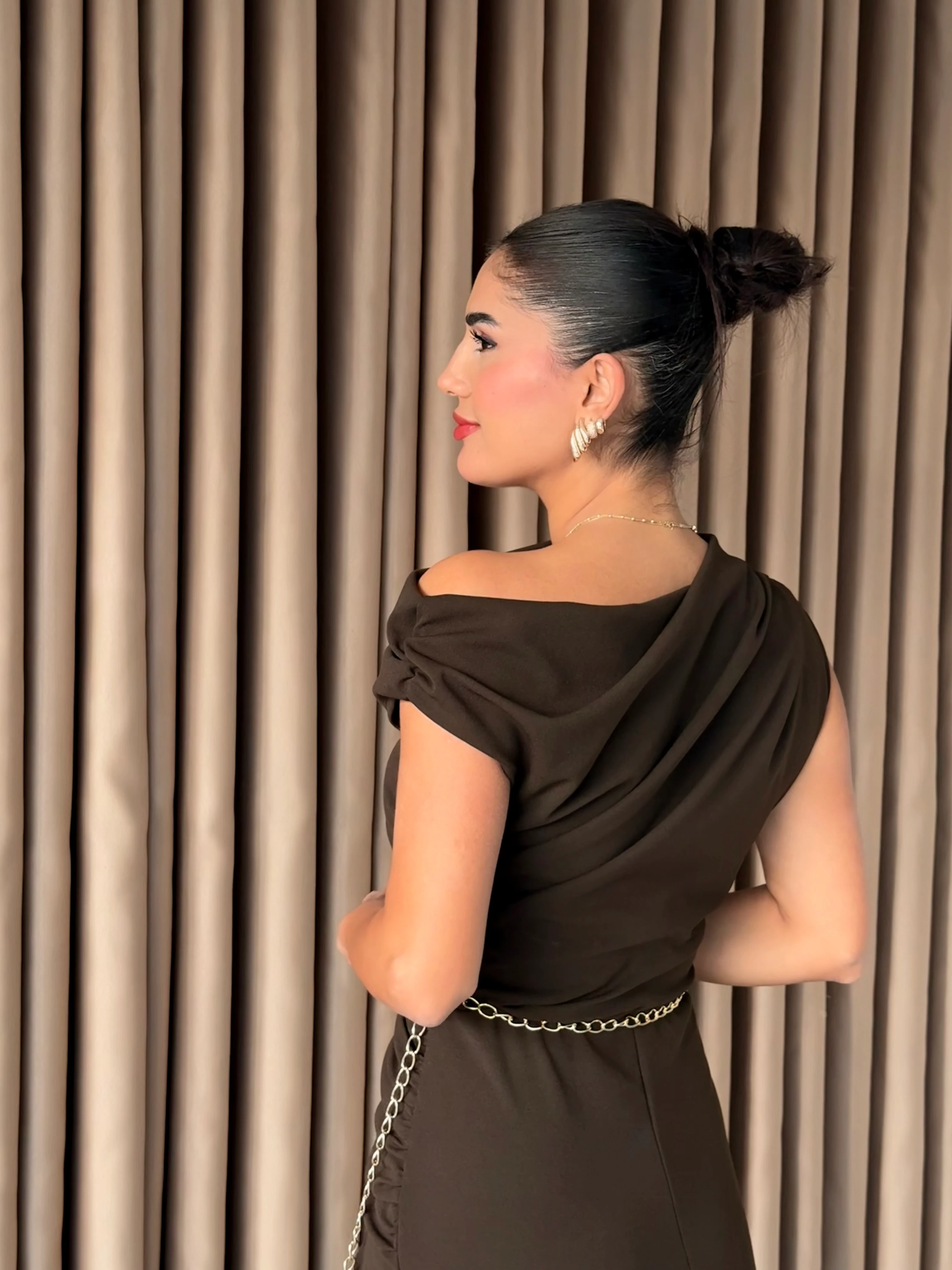 Beli Zincir Detaylı Elbise