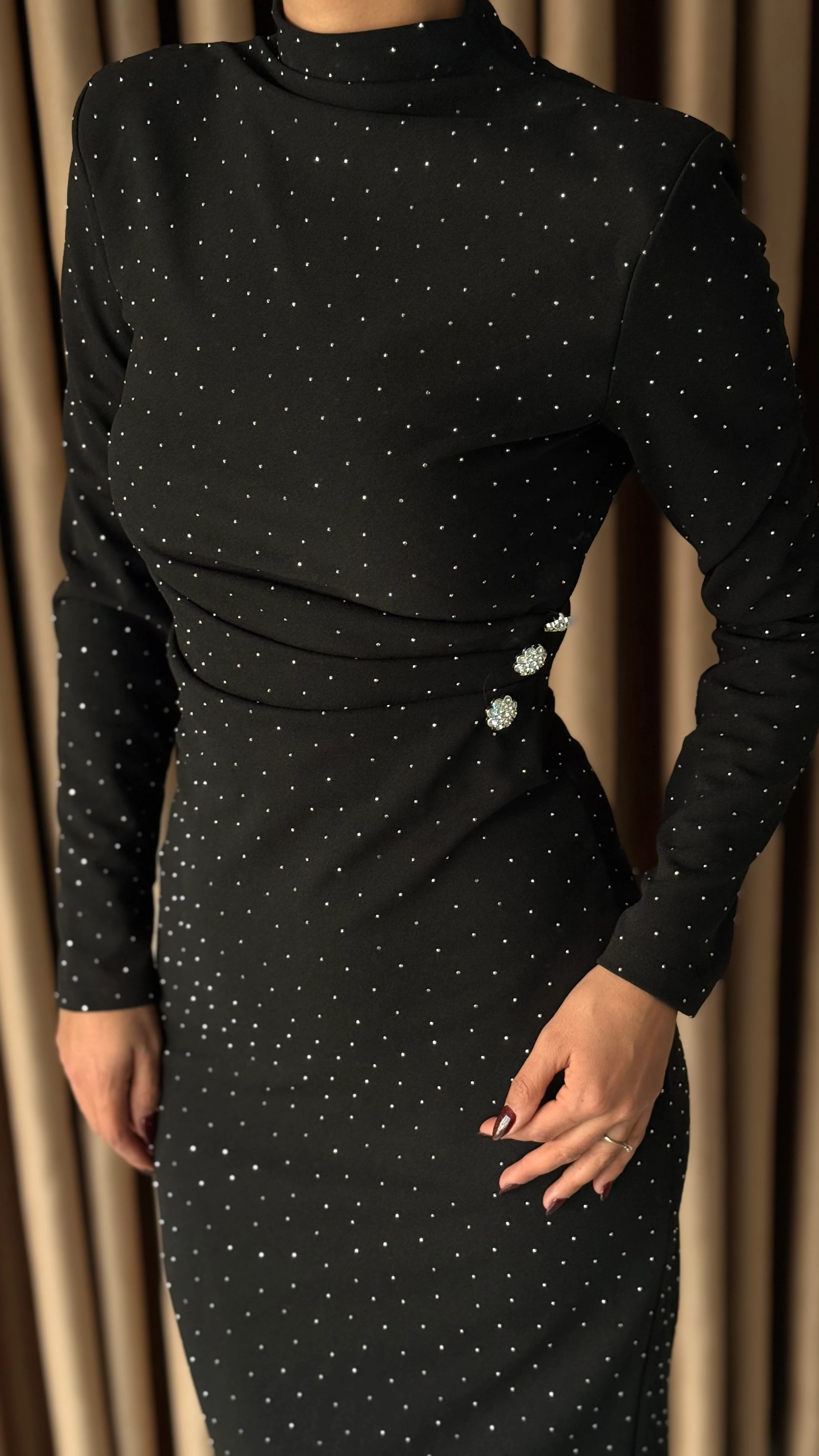 Pullu Dik Yaka Yanı Taşlı Elbise