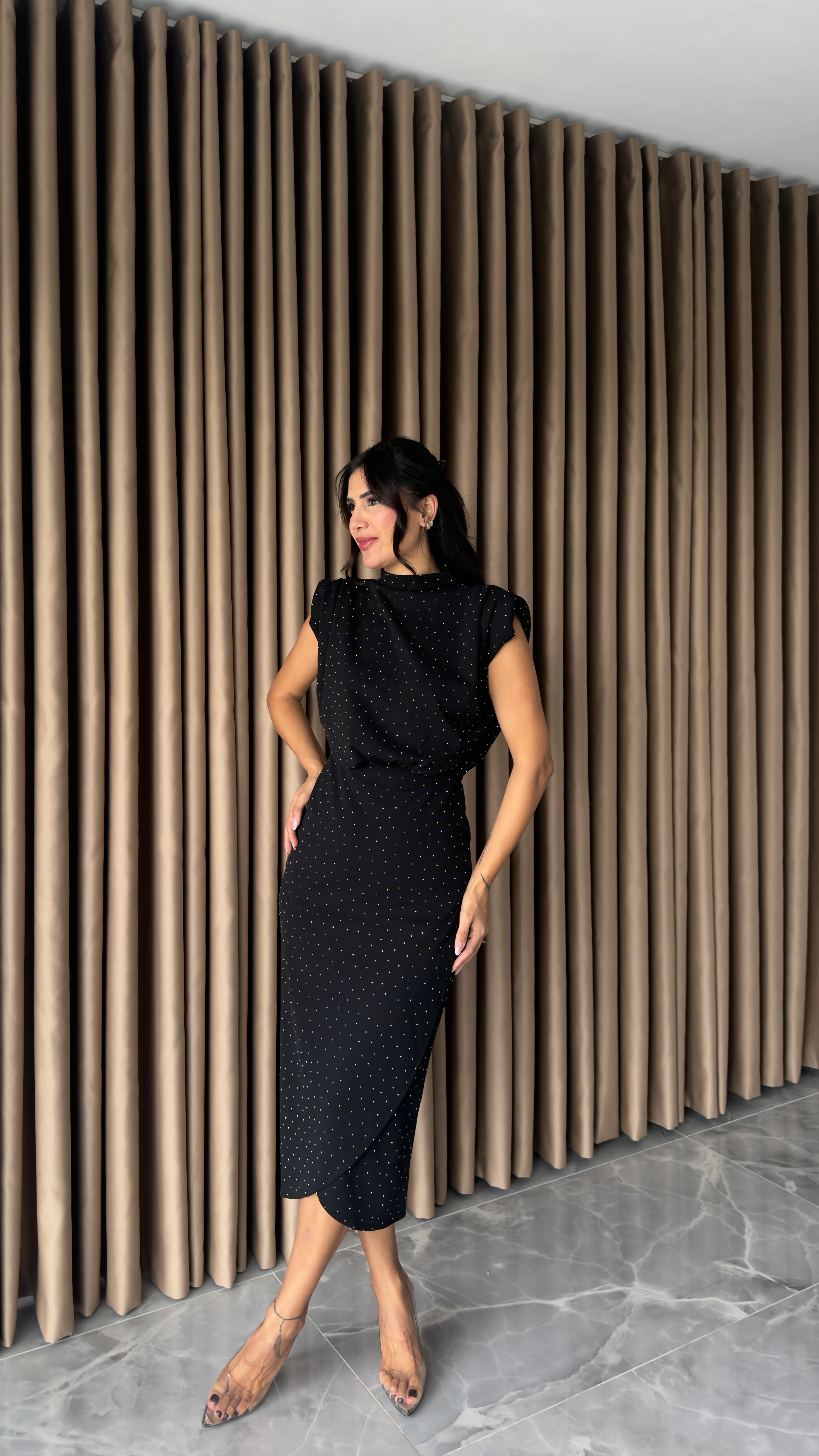 Dik Yaka Pullu Midi Elbise