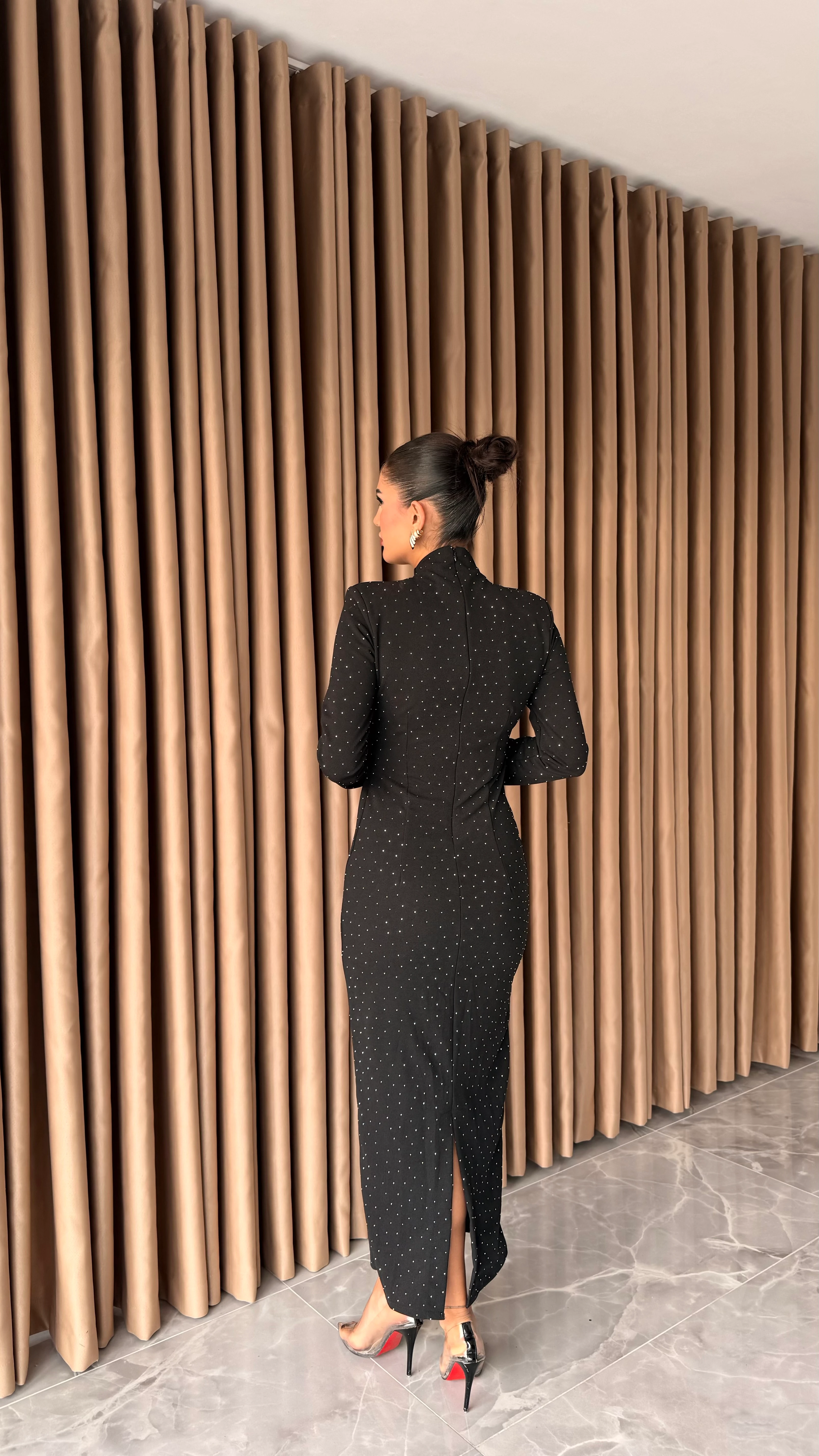 Pullu Dik Yaka Yanı Taşlı Elbise