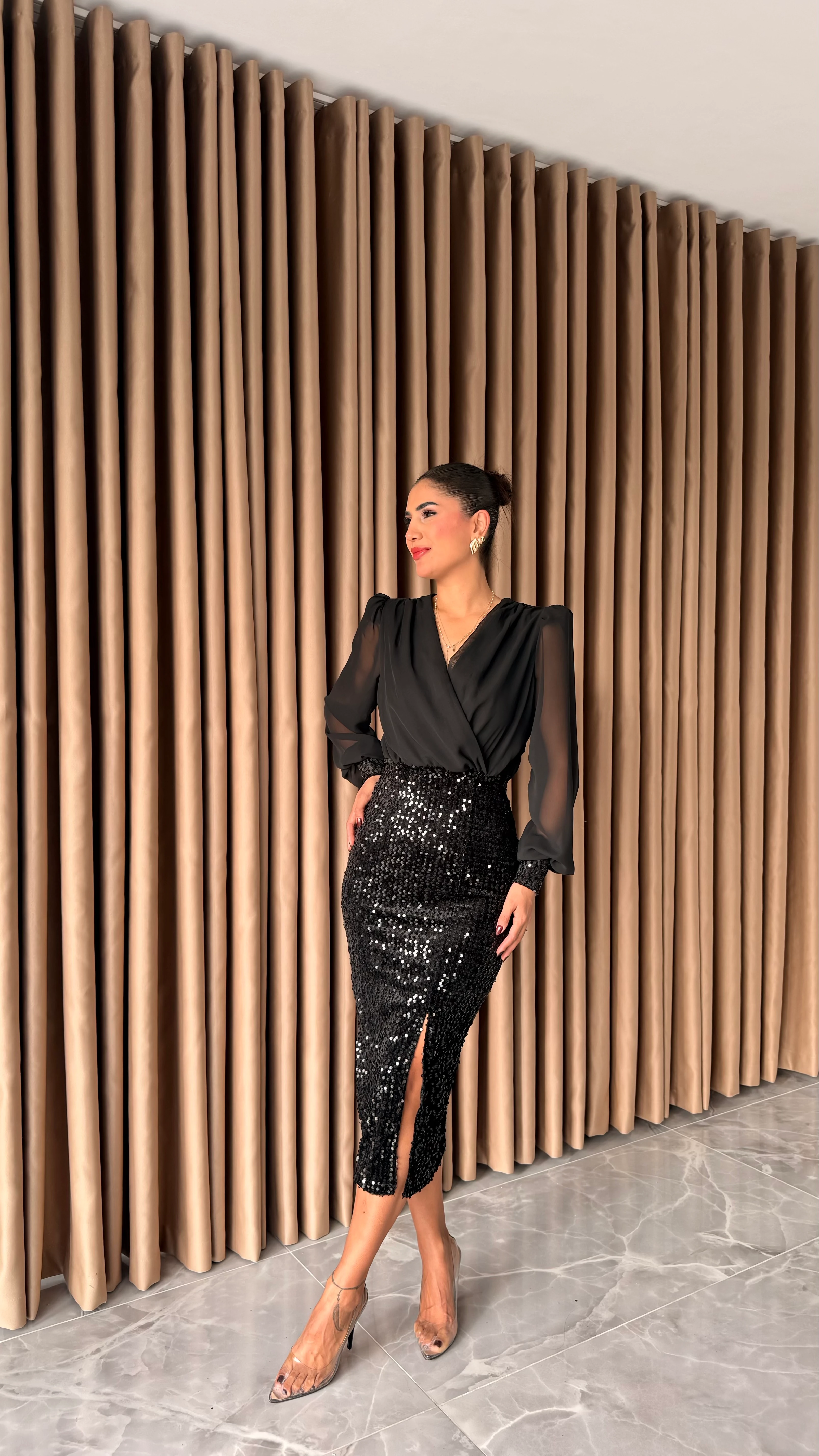 Kolları Tül Pullu Mid Elbise