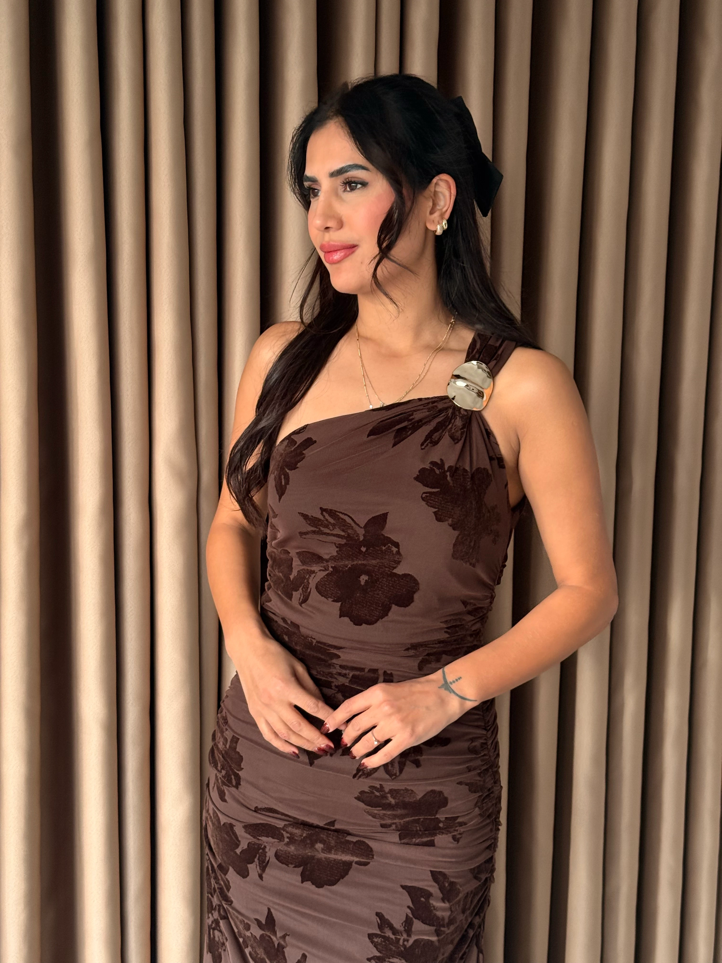 Tek Omuz Kadife Çiçek Dokulu Elbise