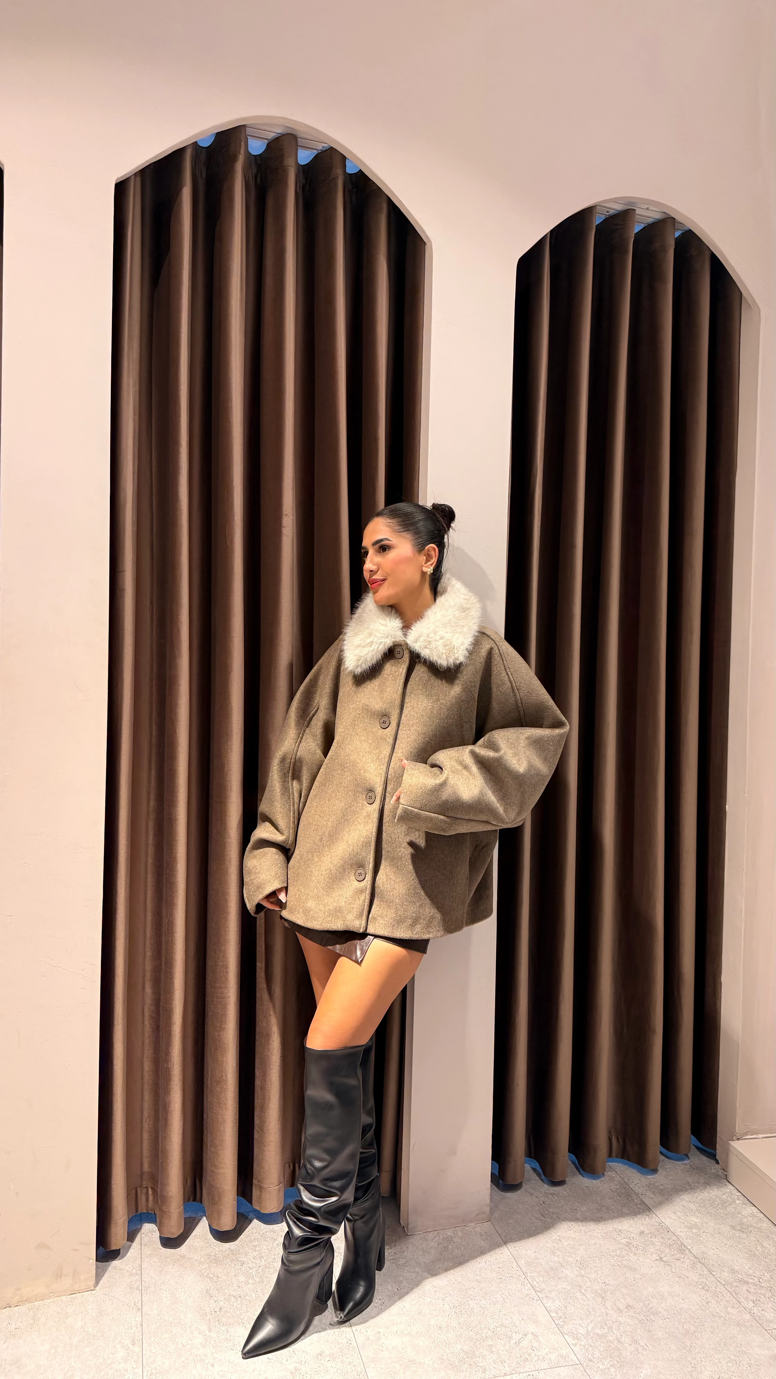 Yakası Kürk Kısa Kaban