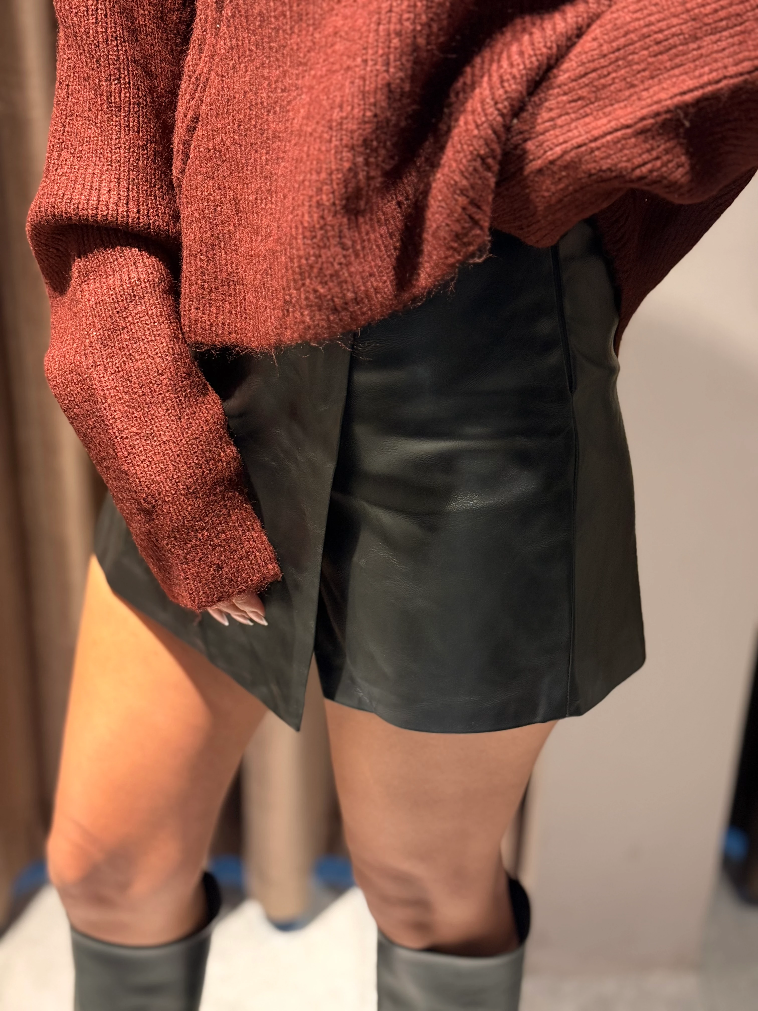 Şortlu Siyah Deri Etek