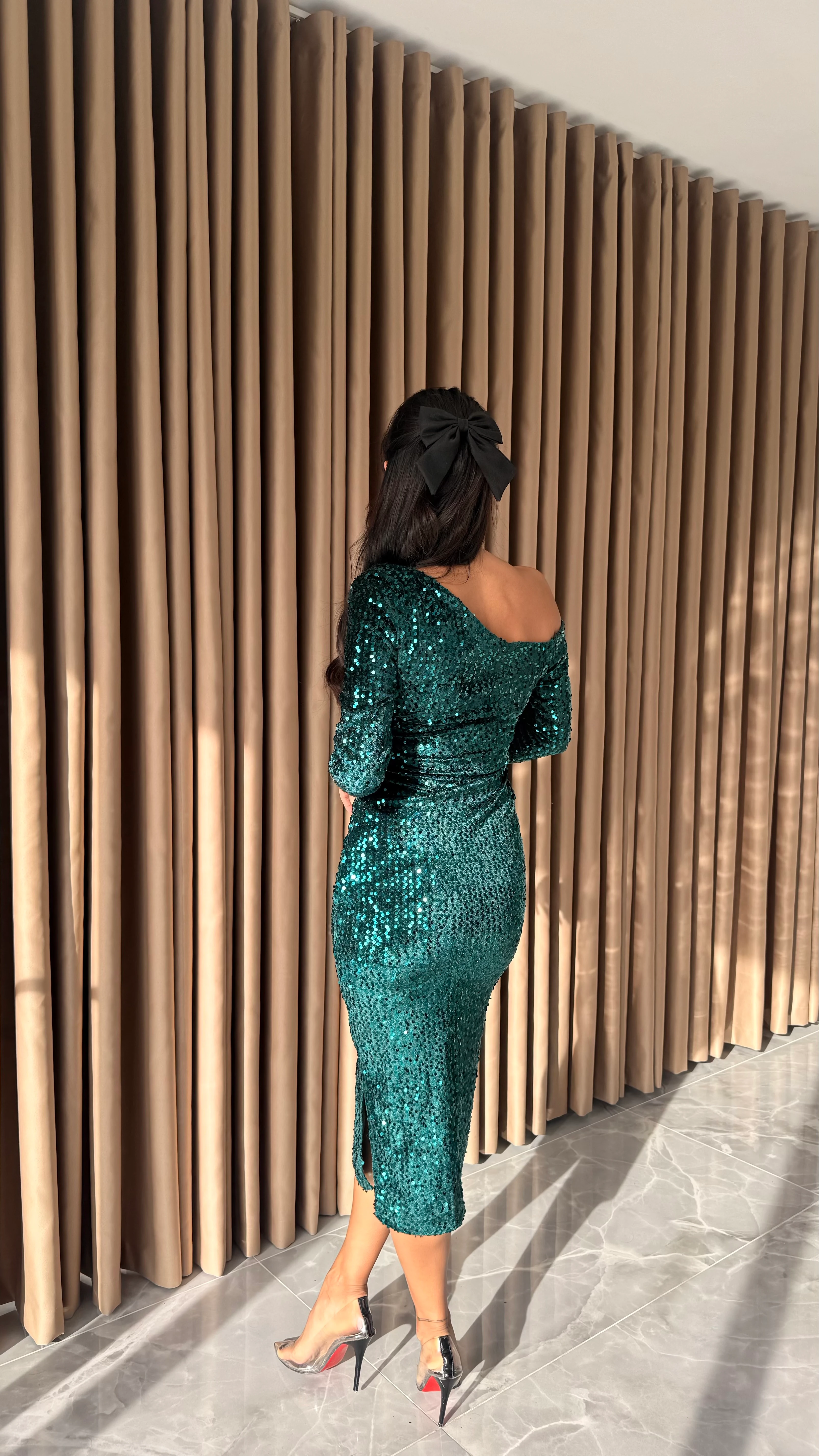 OMUZ DETAYLI YEŞİL MİDİ ELBİSE