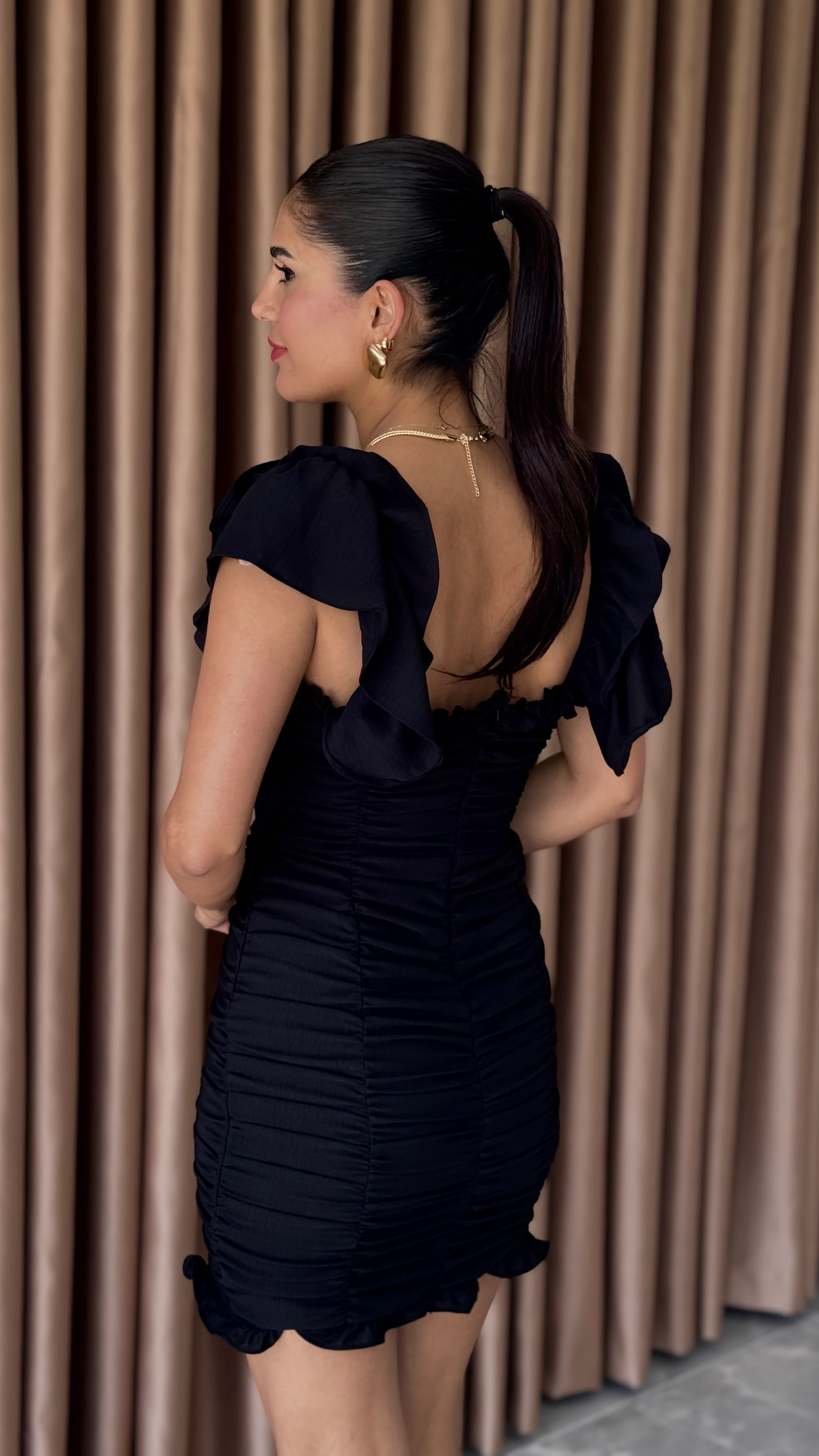 İPLİ DRAPELİ SİYAH ELBİSE