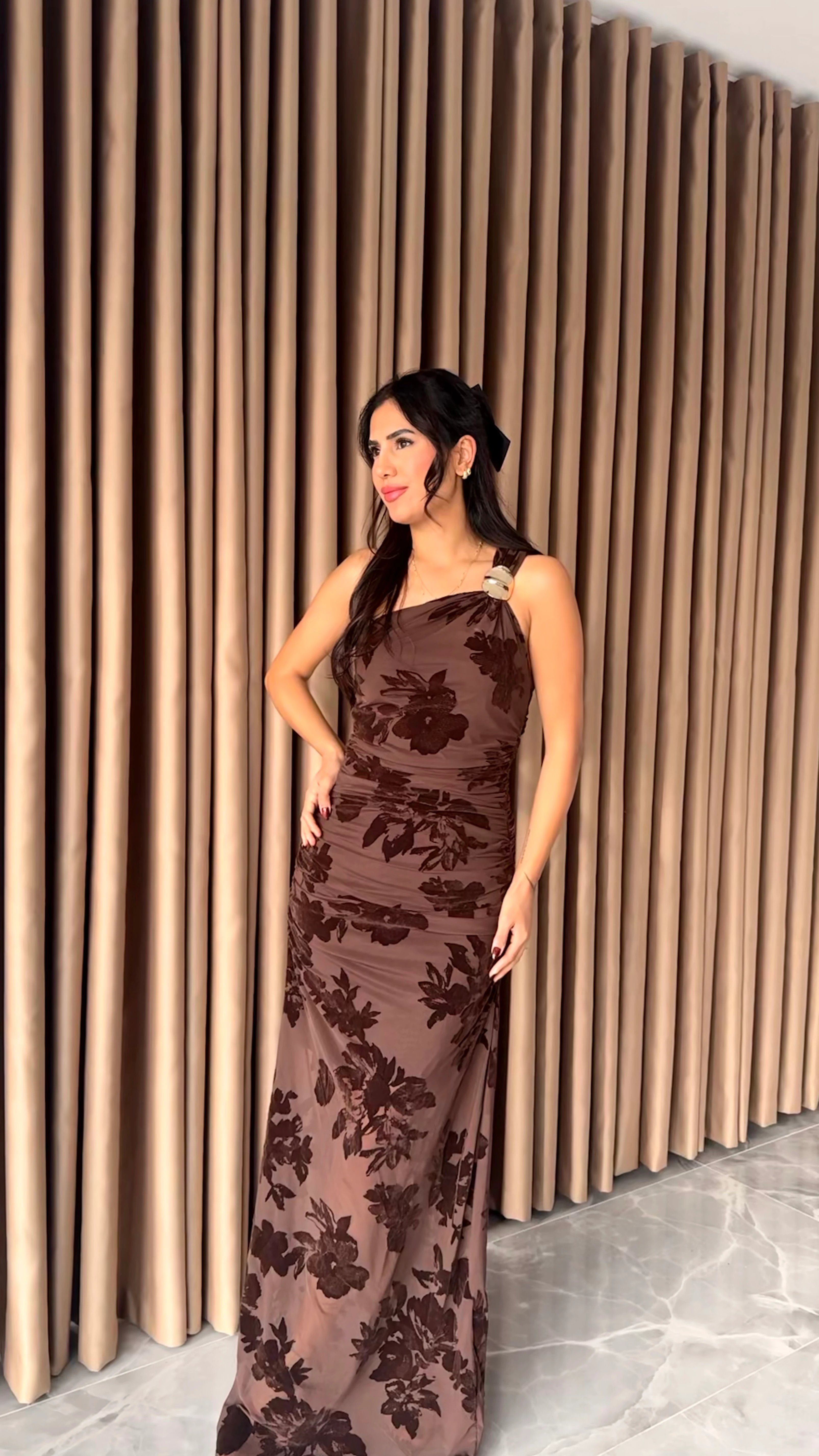 Tek Omuz Kadife Çiçek Dokulu Elbise