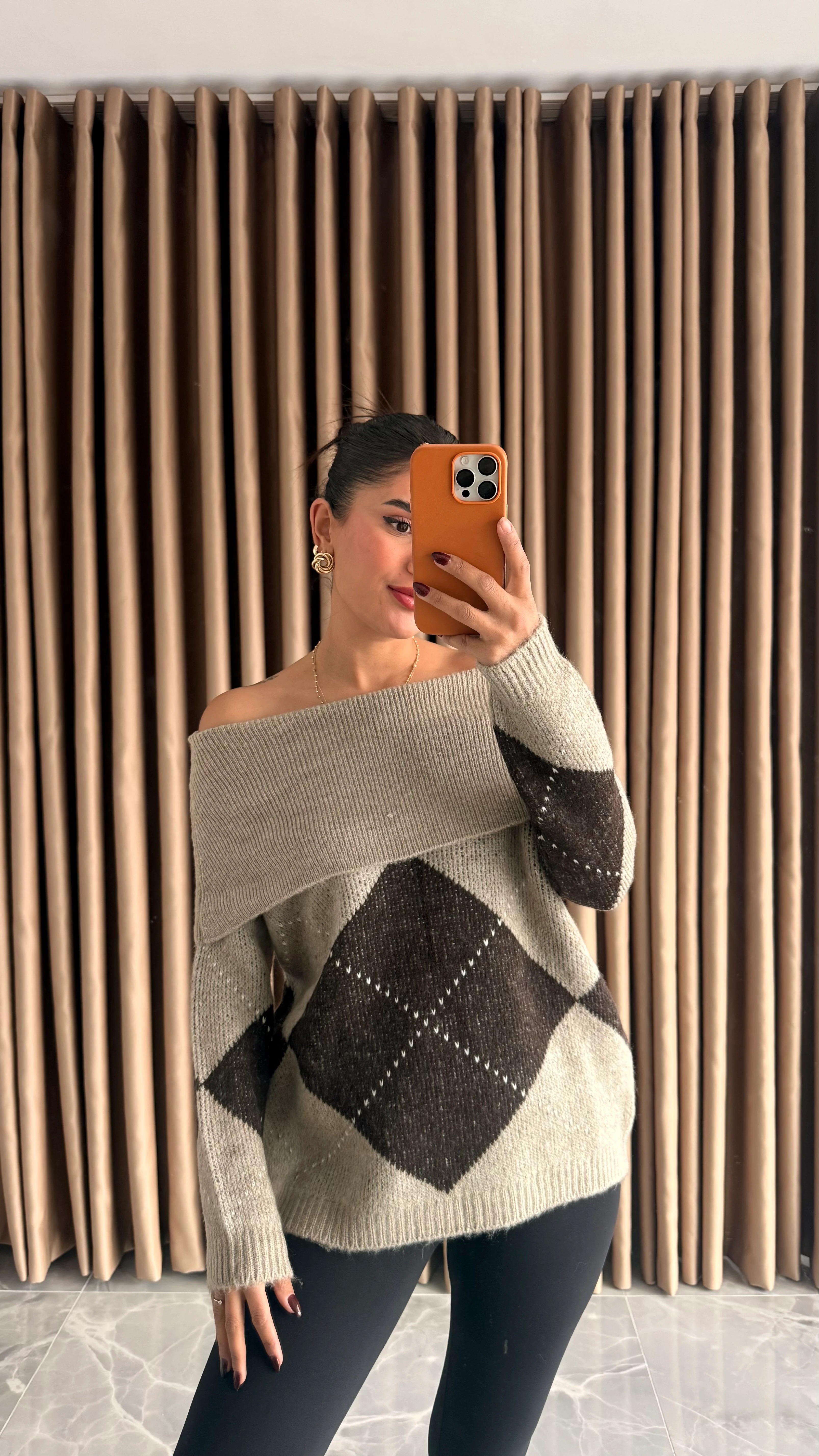 Madonna Yaka Baklava Desen Kazak