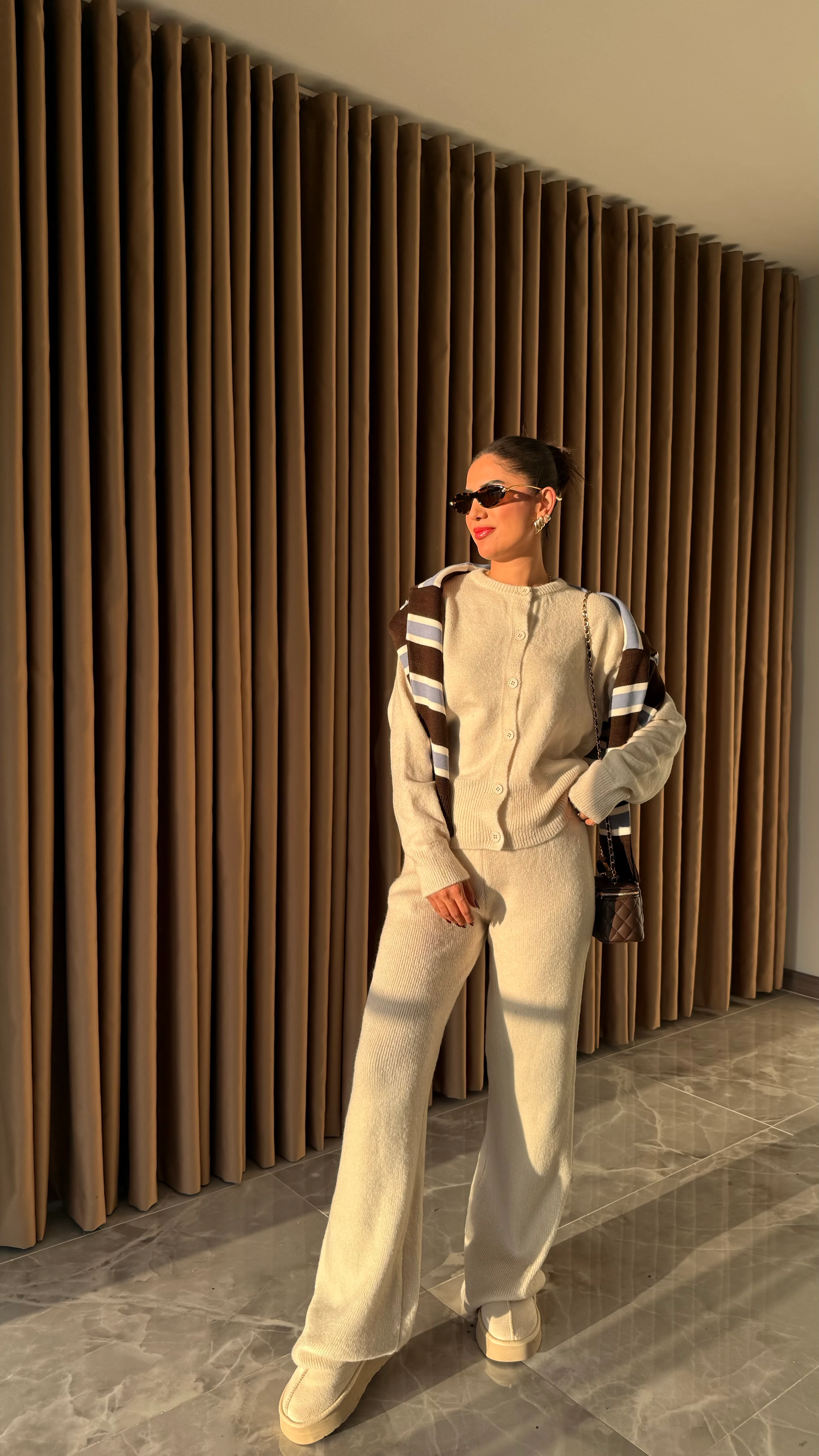 Krem Düğmeli Triko Takım