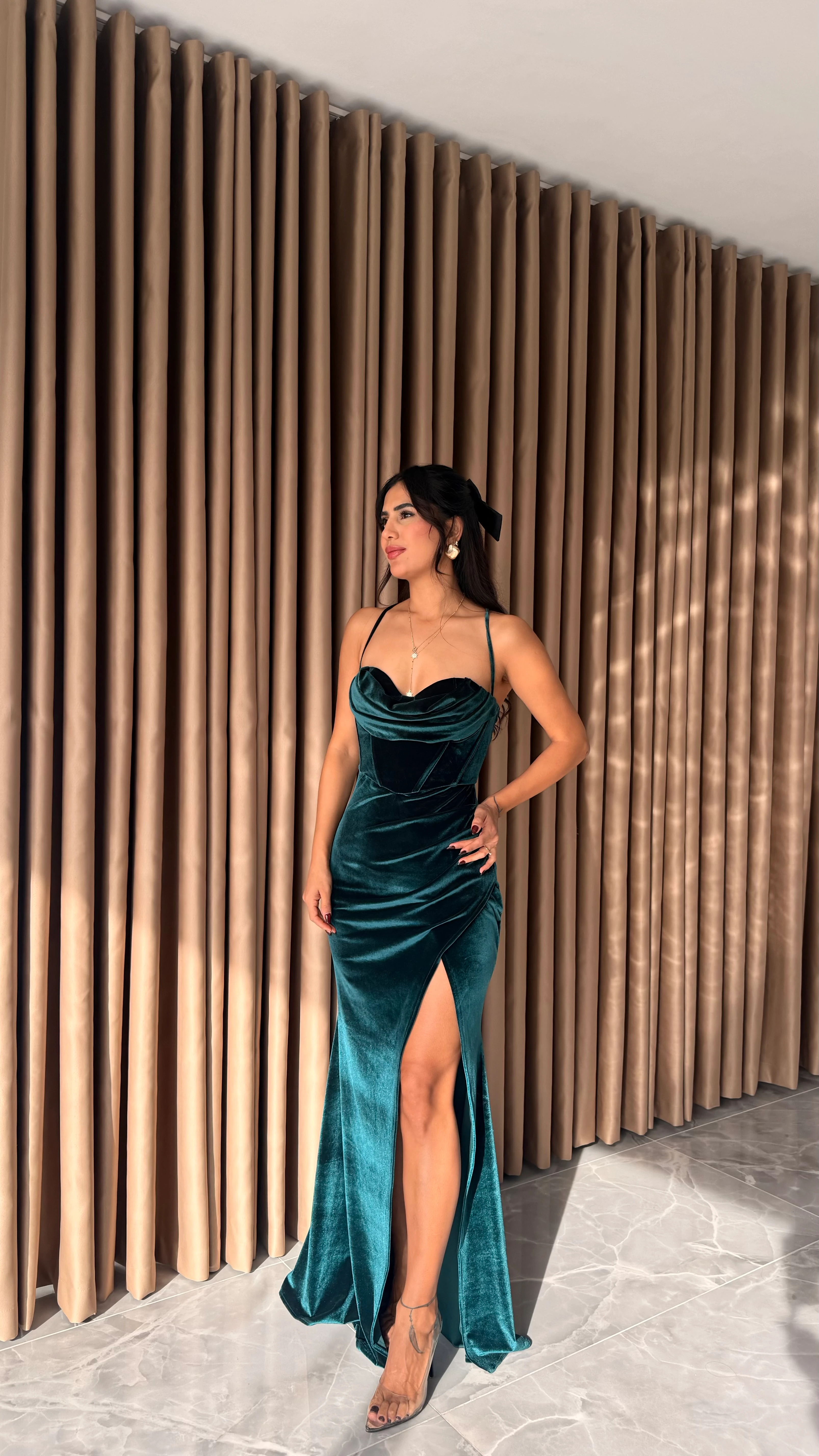 Kadife Derin Yırtmaçlı Elbise