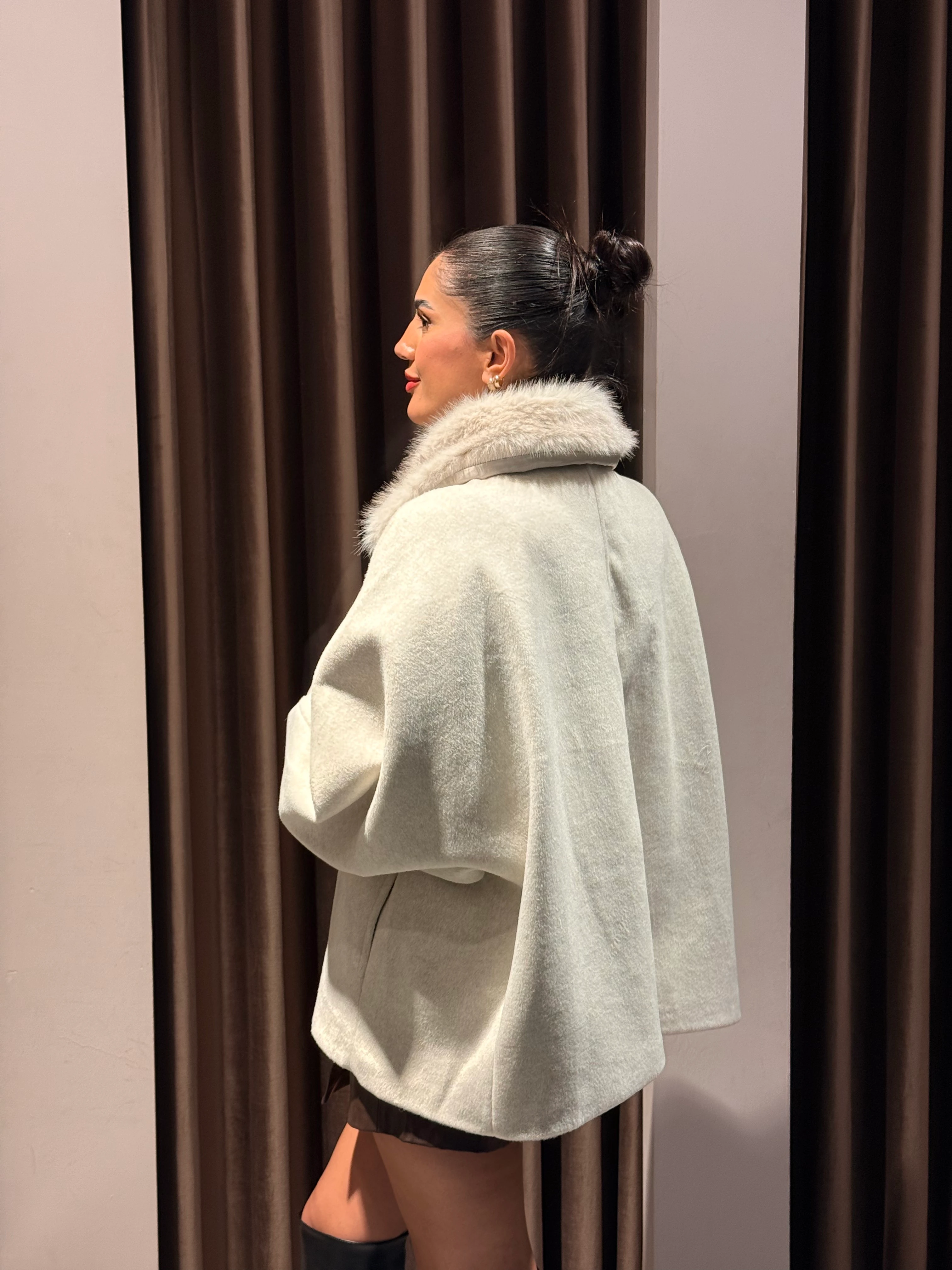 Yakası Kürk Kısa Kaba