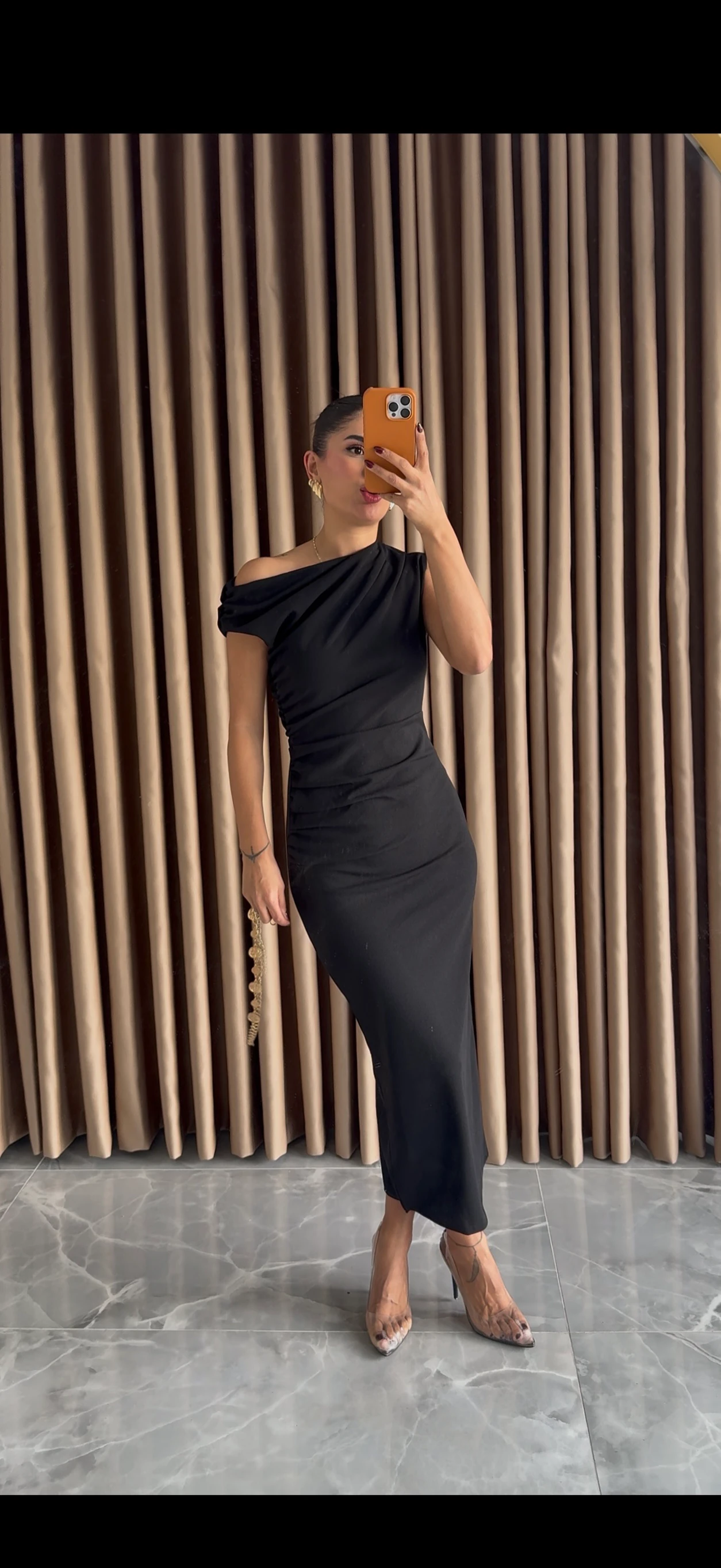 Beli Zincir Detaylı Elbise