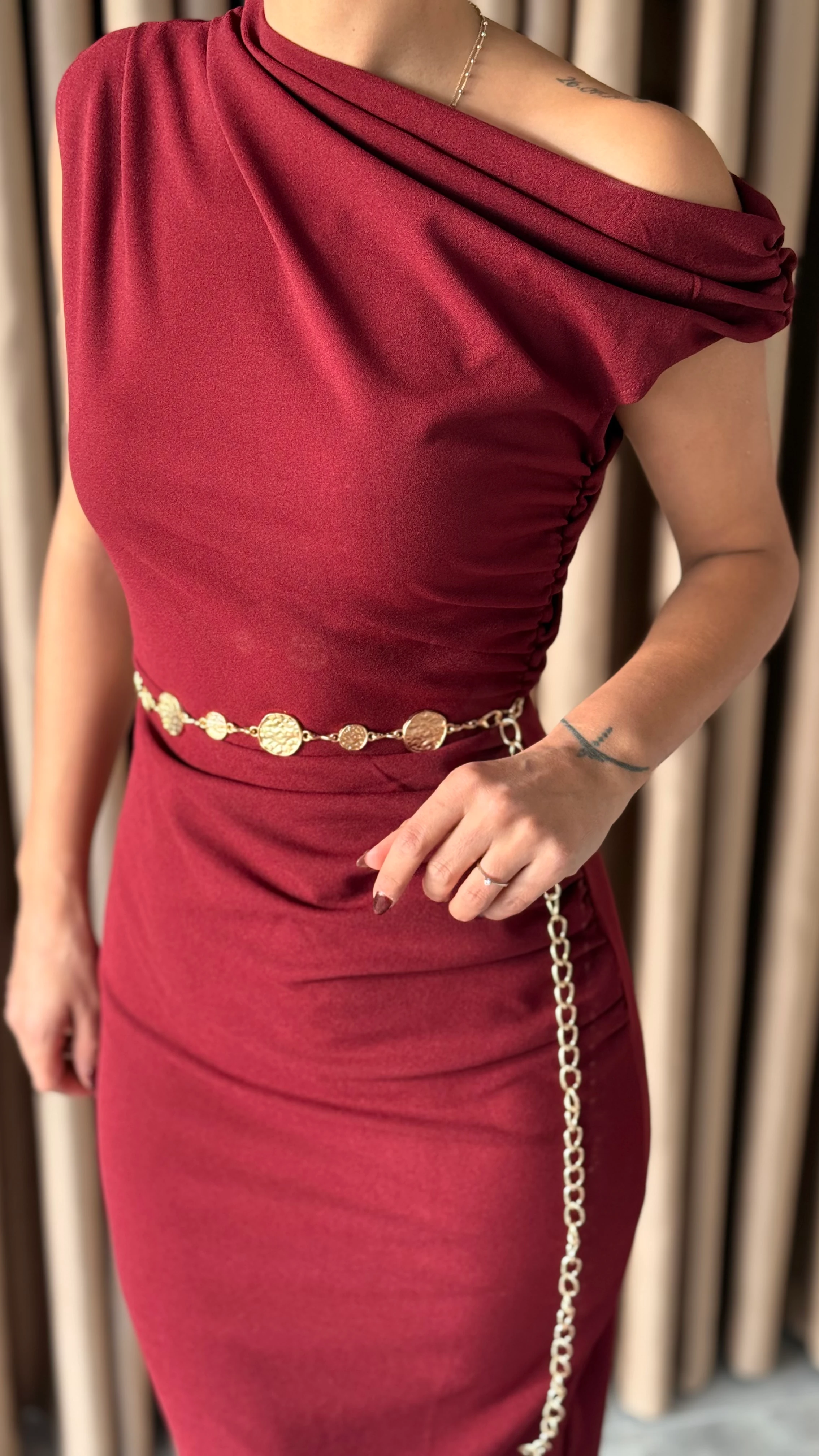 Beli Zincir Kemerli Elbise