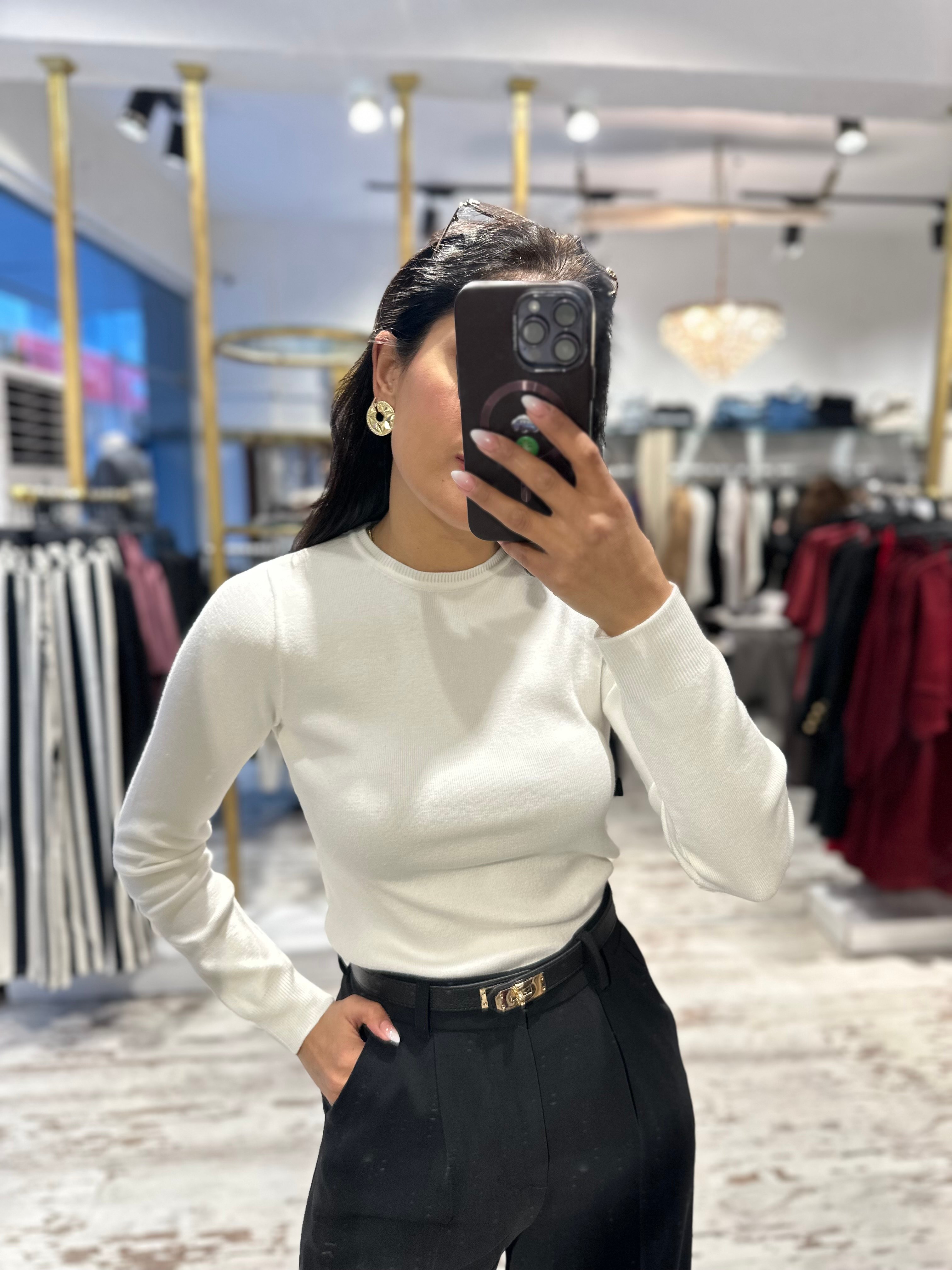 MARKA MODEL BEYAZ TRİKO