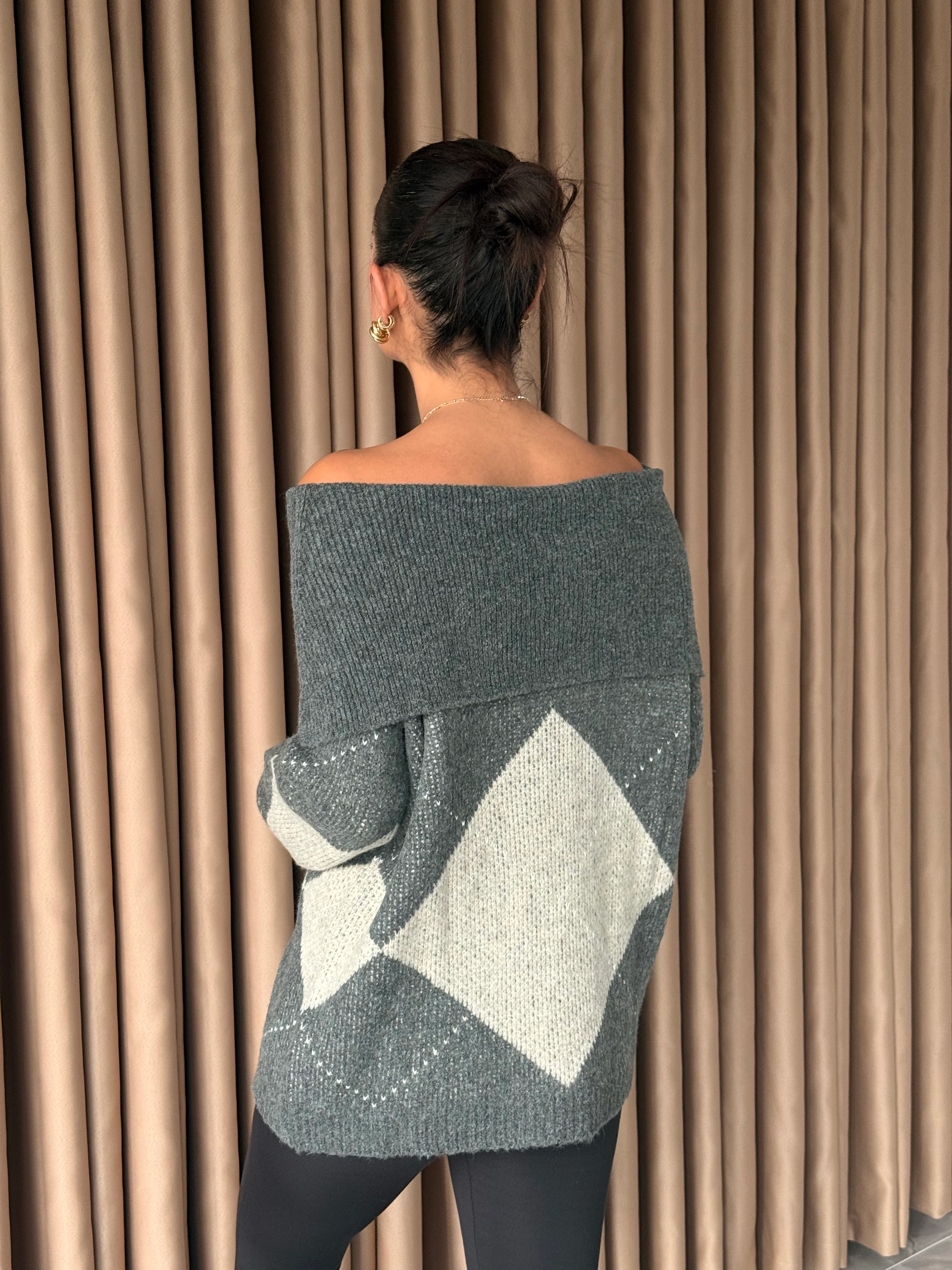 Madonna Yaka Baklava Desen Kazak