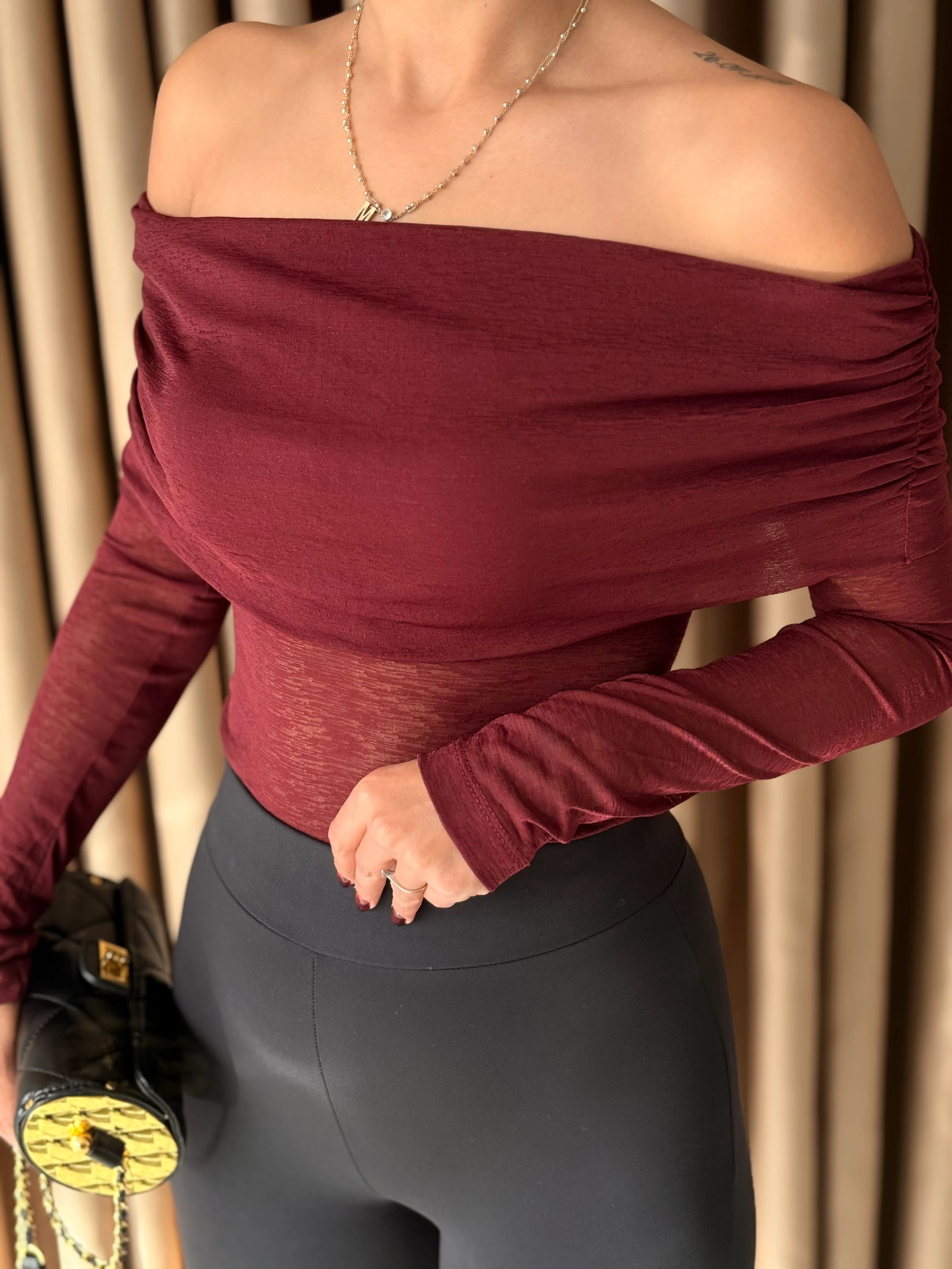 Madonna Yaka Transparan Bluz