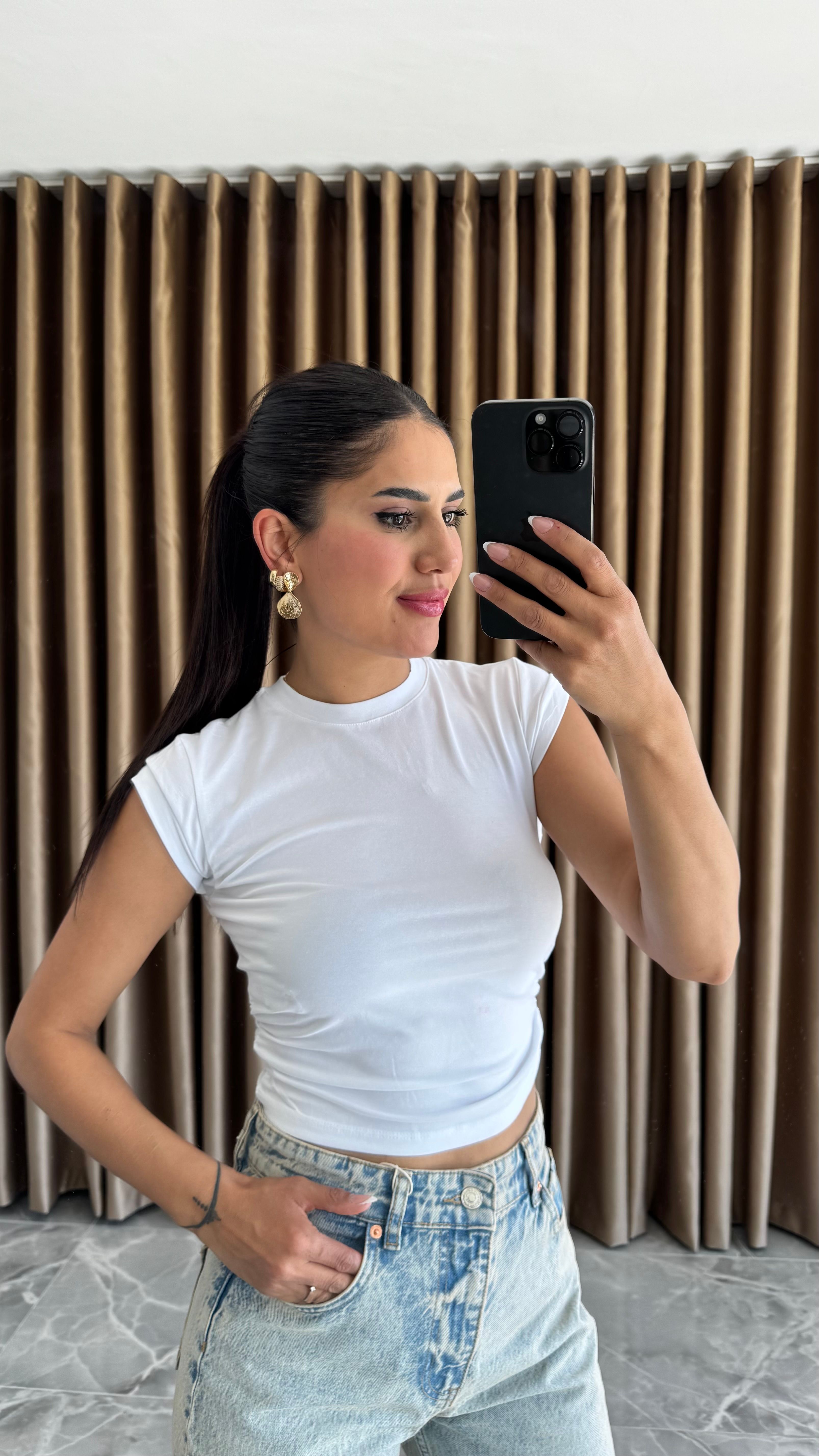 BEYAZ YANLARI BÜZGÜLÜ CROP 