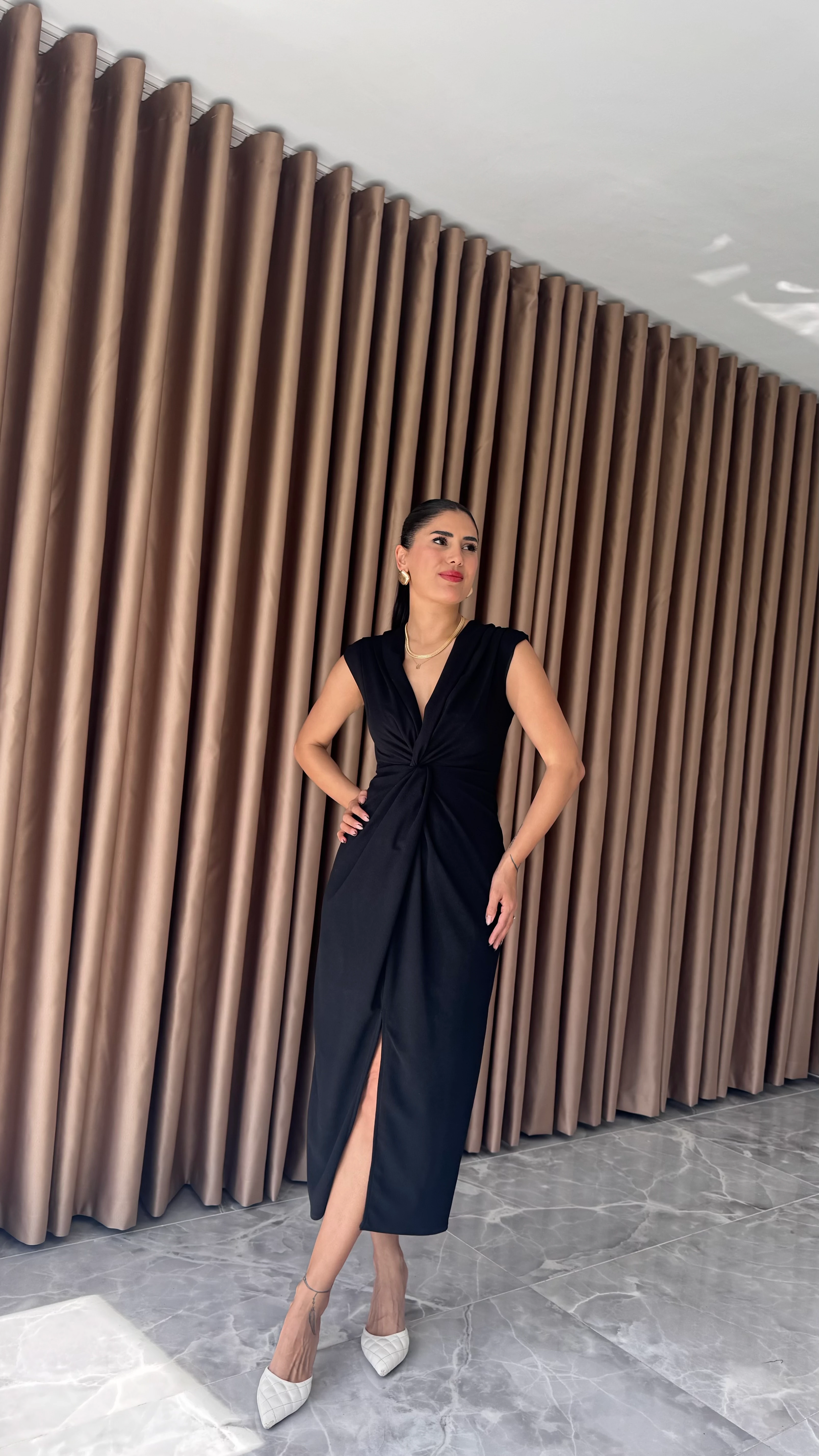 SİYAH SIFIR KOL ÖNÜ DÜĞÜMLÜ MİDİ ELBİSE