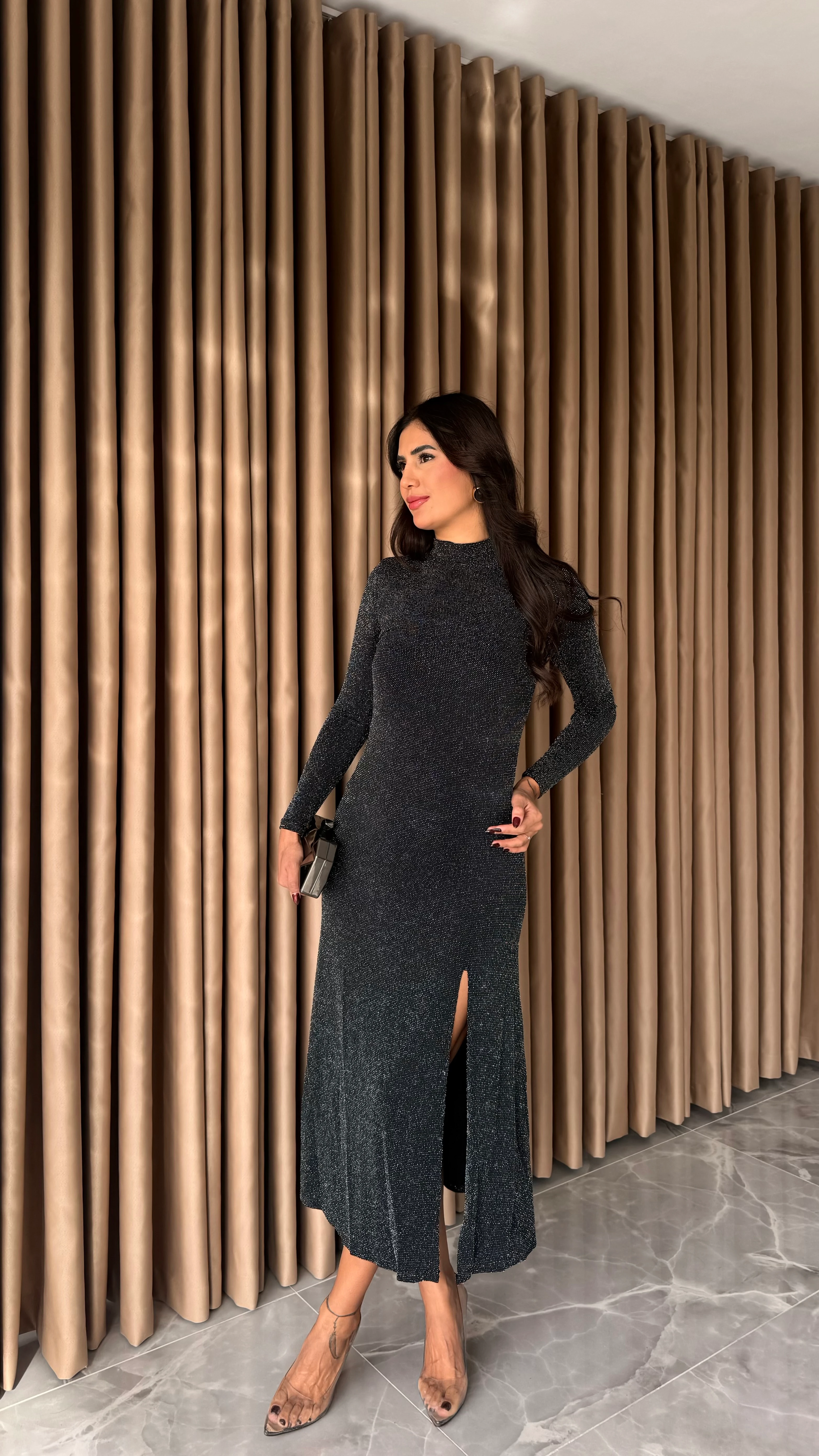 Sırt Dekolteli Yırtmaçlı Elbise