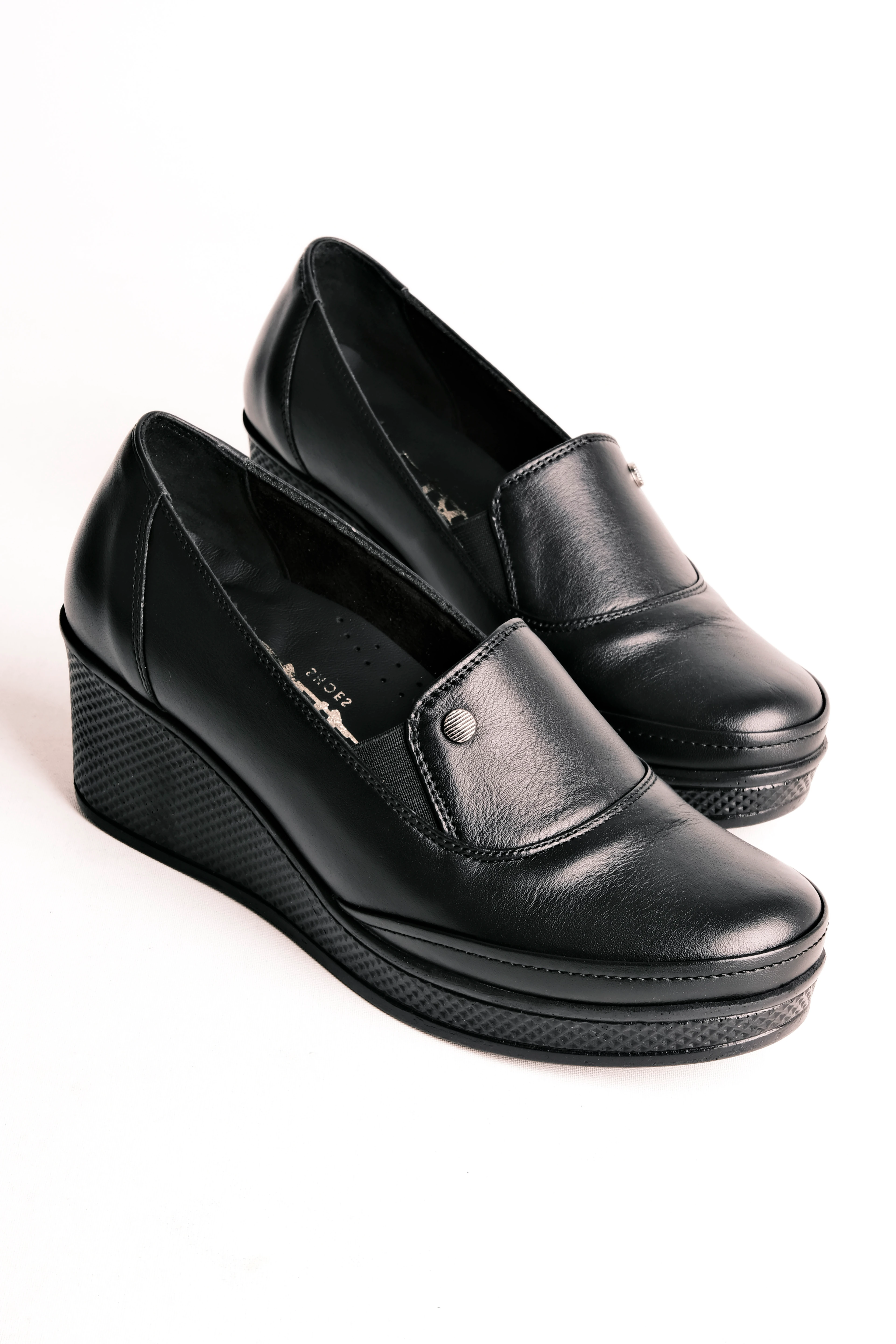 Coco Kadın Hakiki Deri Günlük Ayakkabı Yuvarlak Metal Detay - Siyah