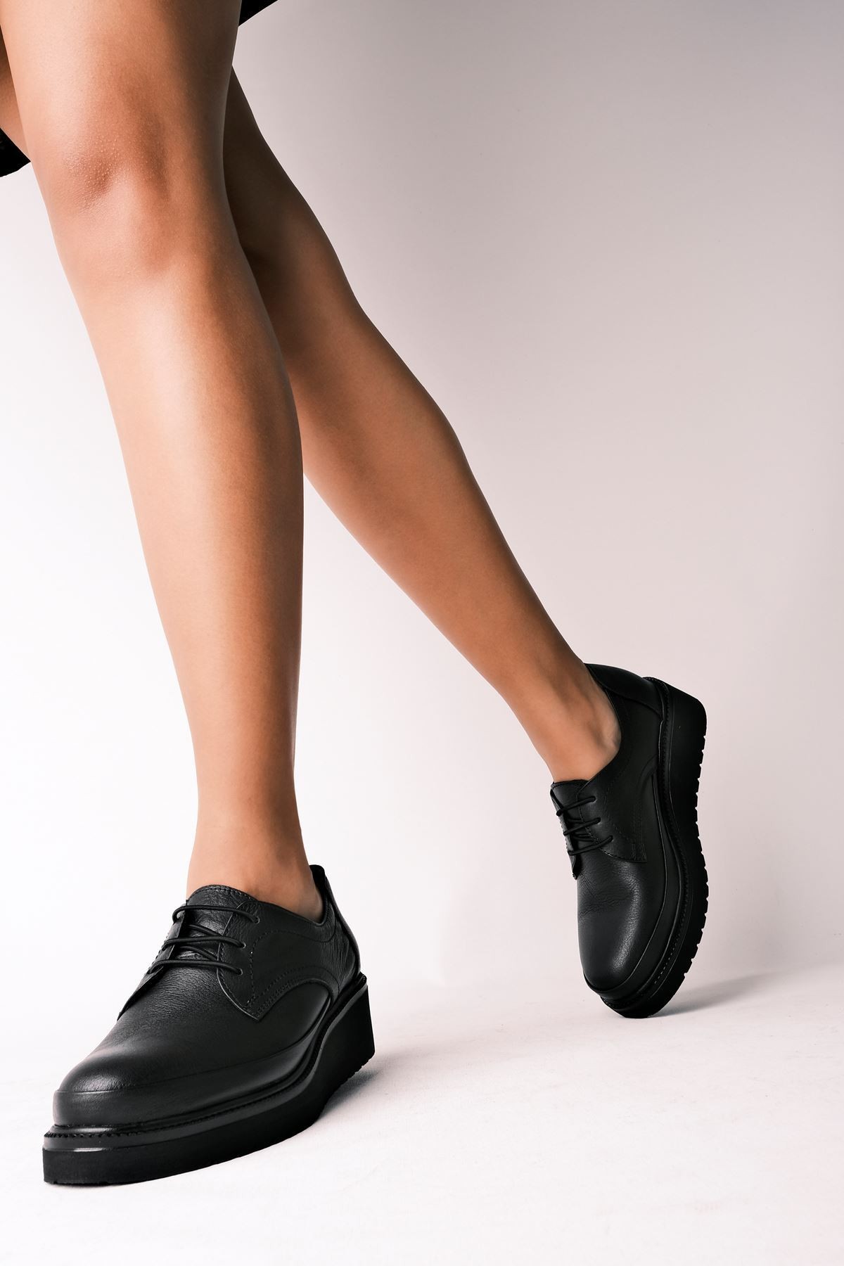 Norio Kadın Hakiki Deri Dikiş Detaylı Bağcıklı Günlük Ayakkabı - Siyah
