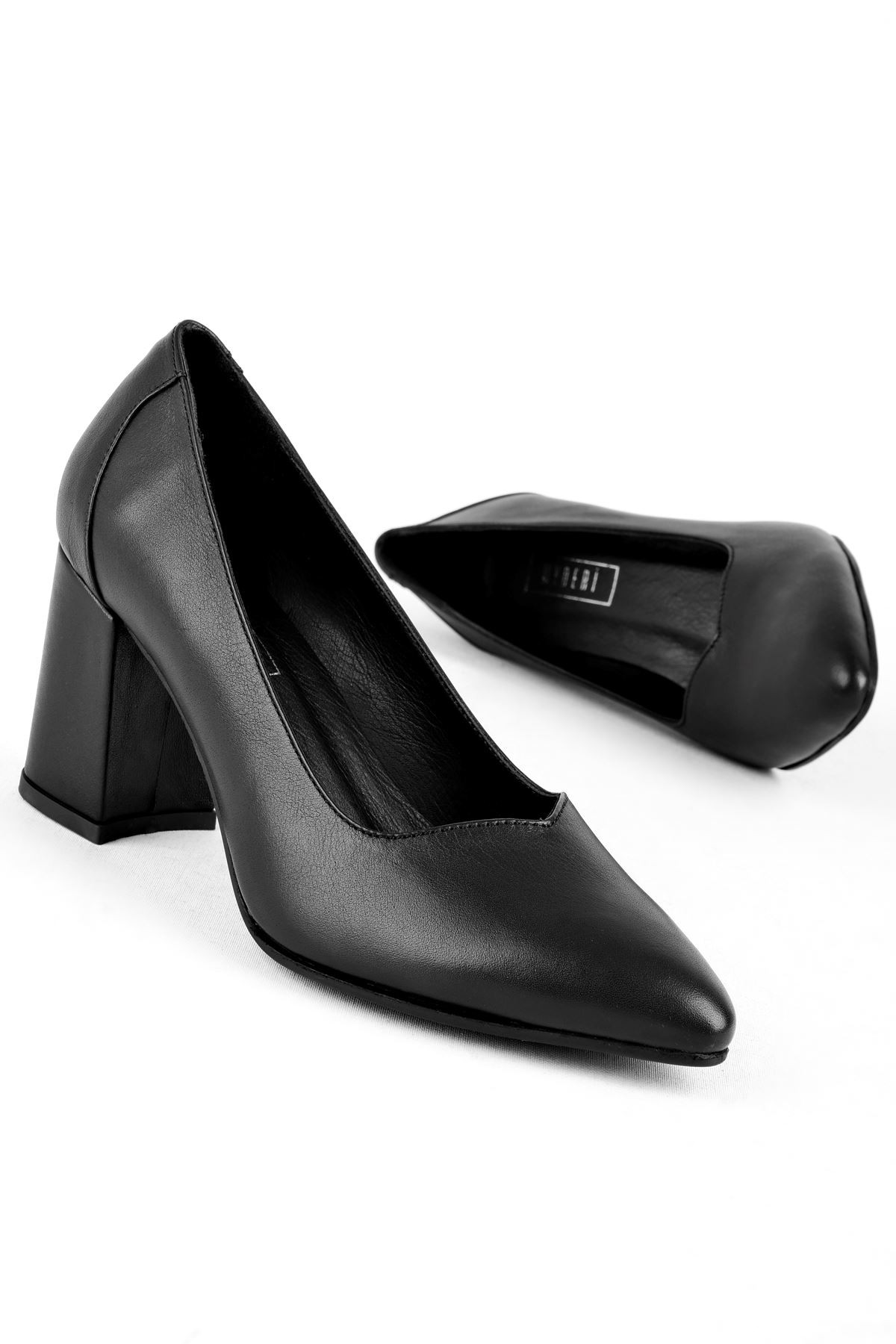 Nera Kadın Hakiki Deri Sivri Burun Topuklu Ayakkabı B3185 - Siyah