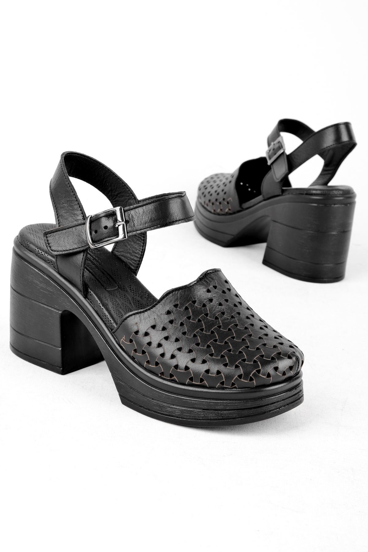 Kely Kadın Hakiki Deri Desenli Önü Kapalı Topuklu Sandalet (B3121) - Siyah