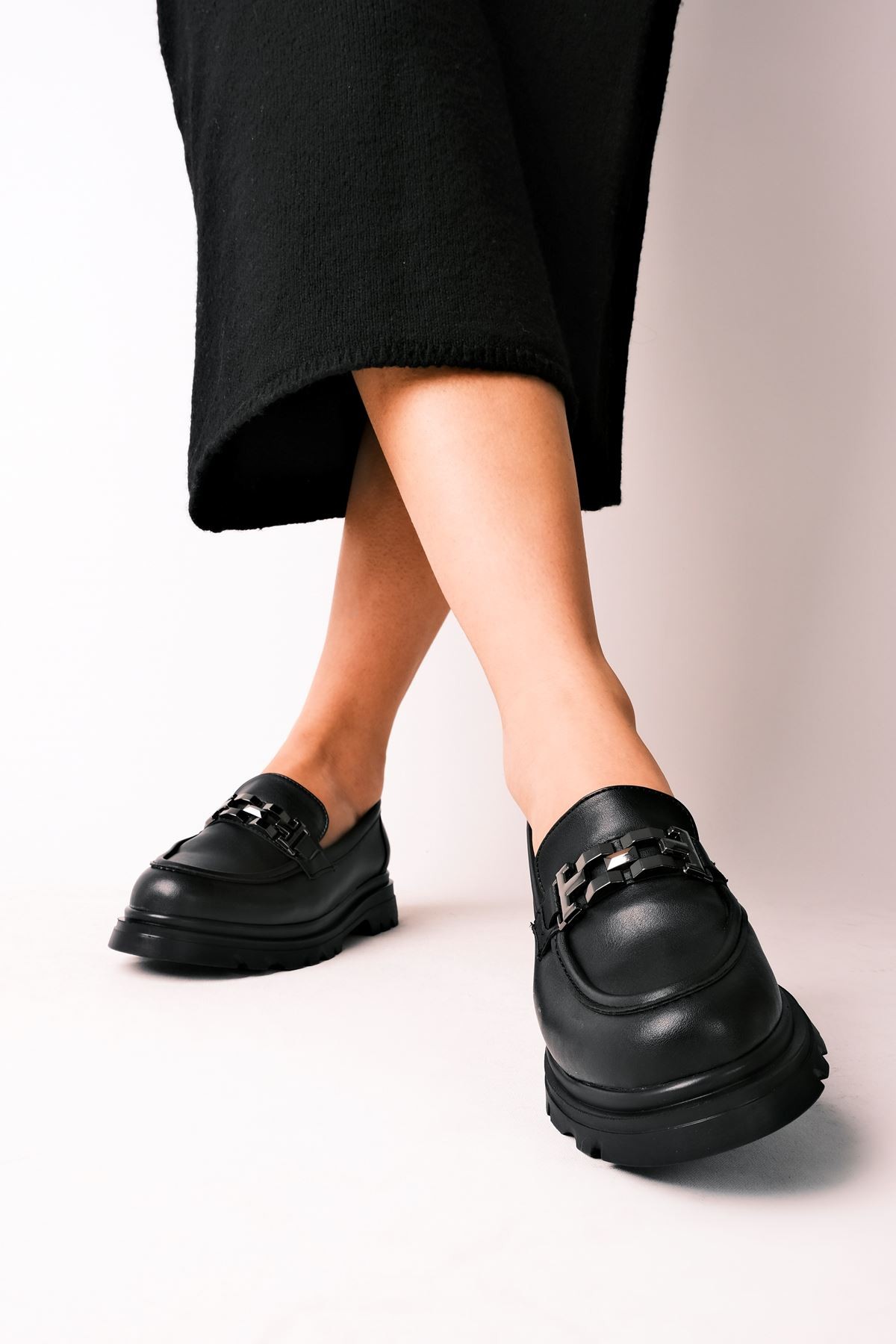 Narvoy Metal Detay Kadın Loafer Ayakkabı B2983 - Siyah