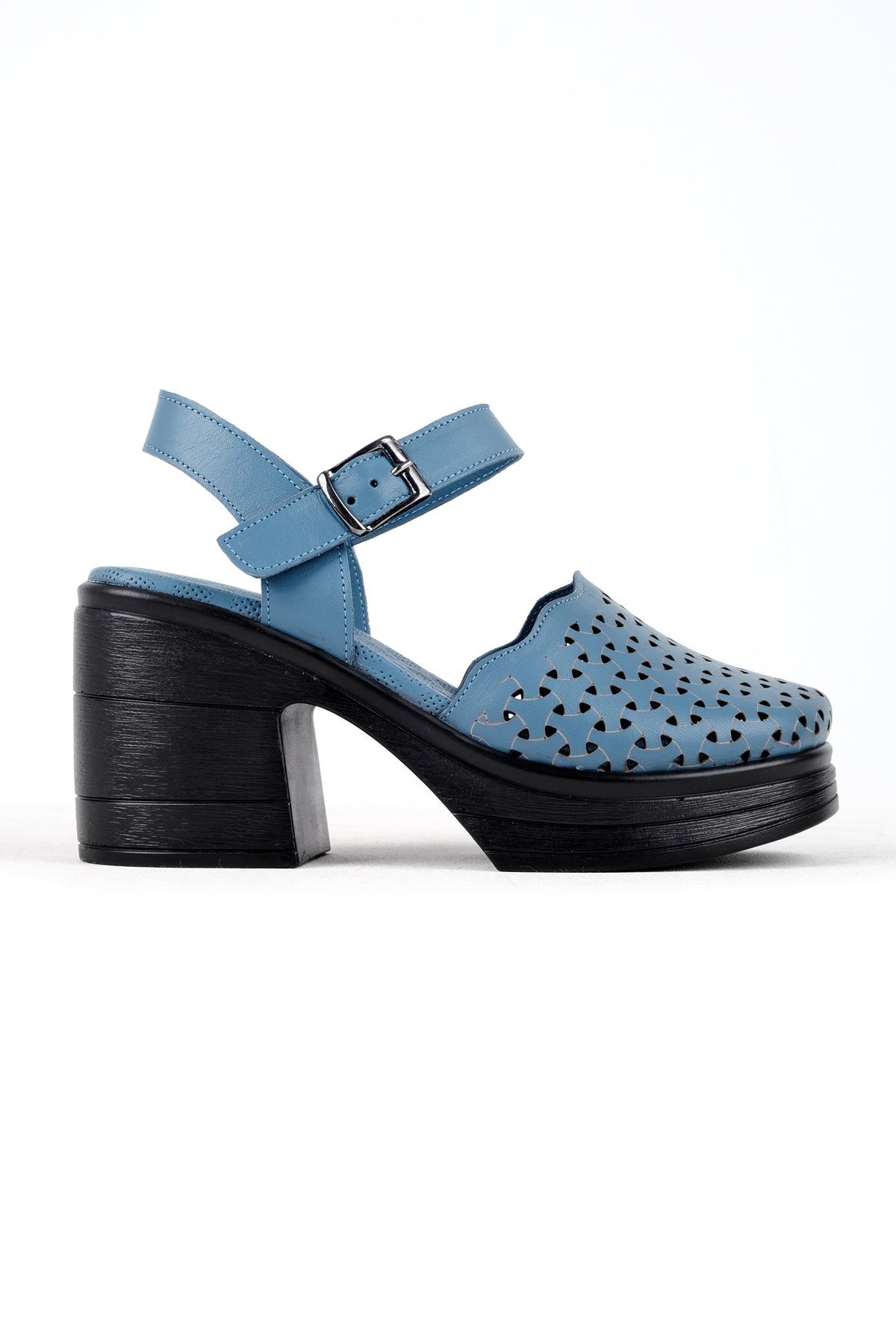 Kely Kadın Hakiki Deri Desenli Önü Kapalı Topuklu Sandalet (B3121) - Mavi
