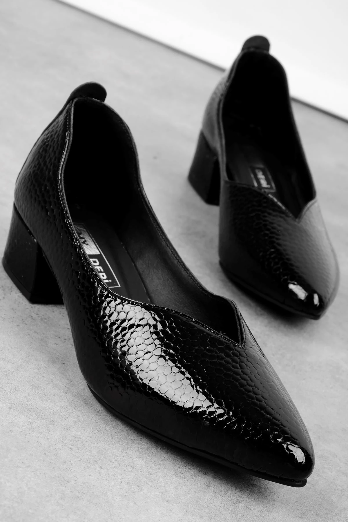 Vivy Kadın Hakiki Deri Alçak Topuklu Ayakkabı 3976 - R.SİYAH