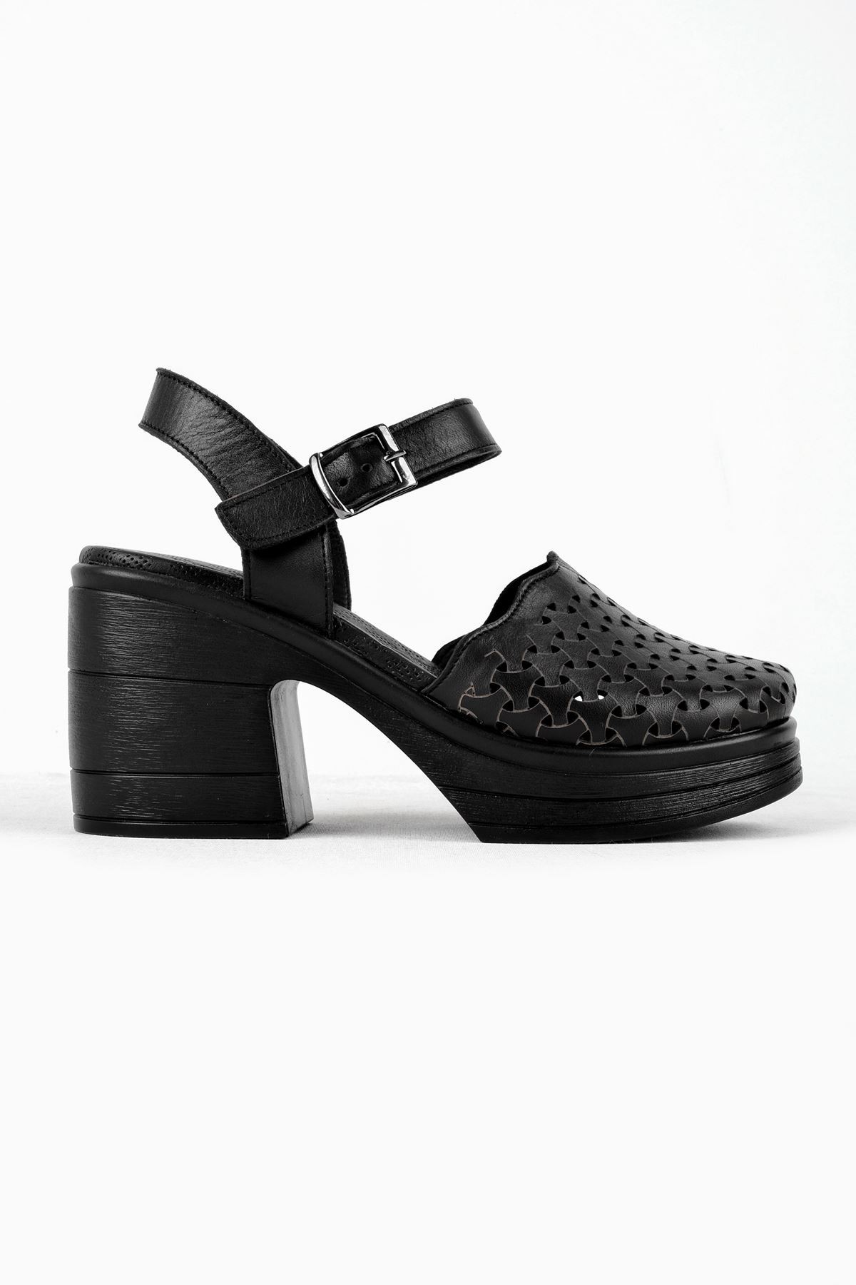Kely Kadın Hakiki Deri Desenli Önü Kapalı Topuklu Sandalet (B3121) - Siyah