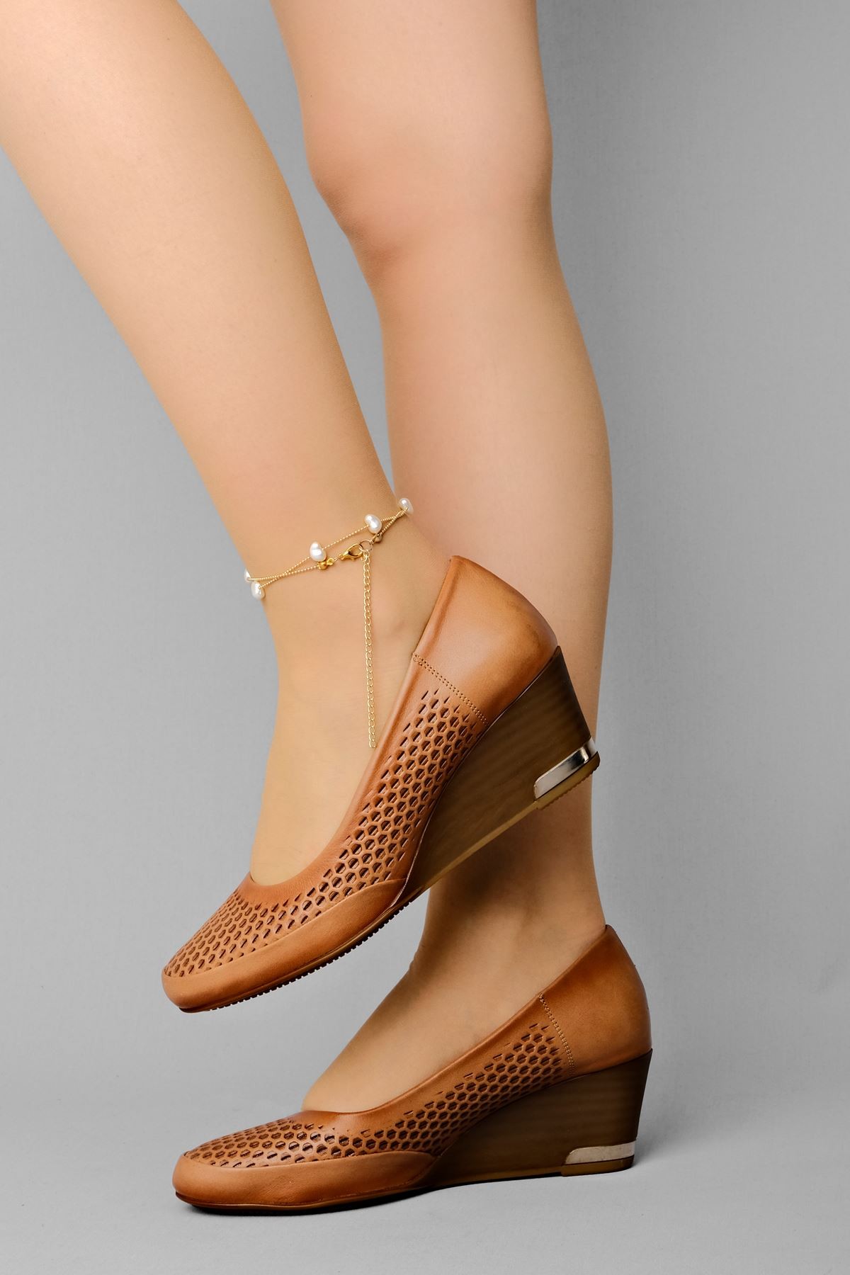 Sierta Dolgu Tabanlı Hakiki Deri Kadın Topuklu Ayakkabı (B2120) - Taba