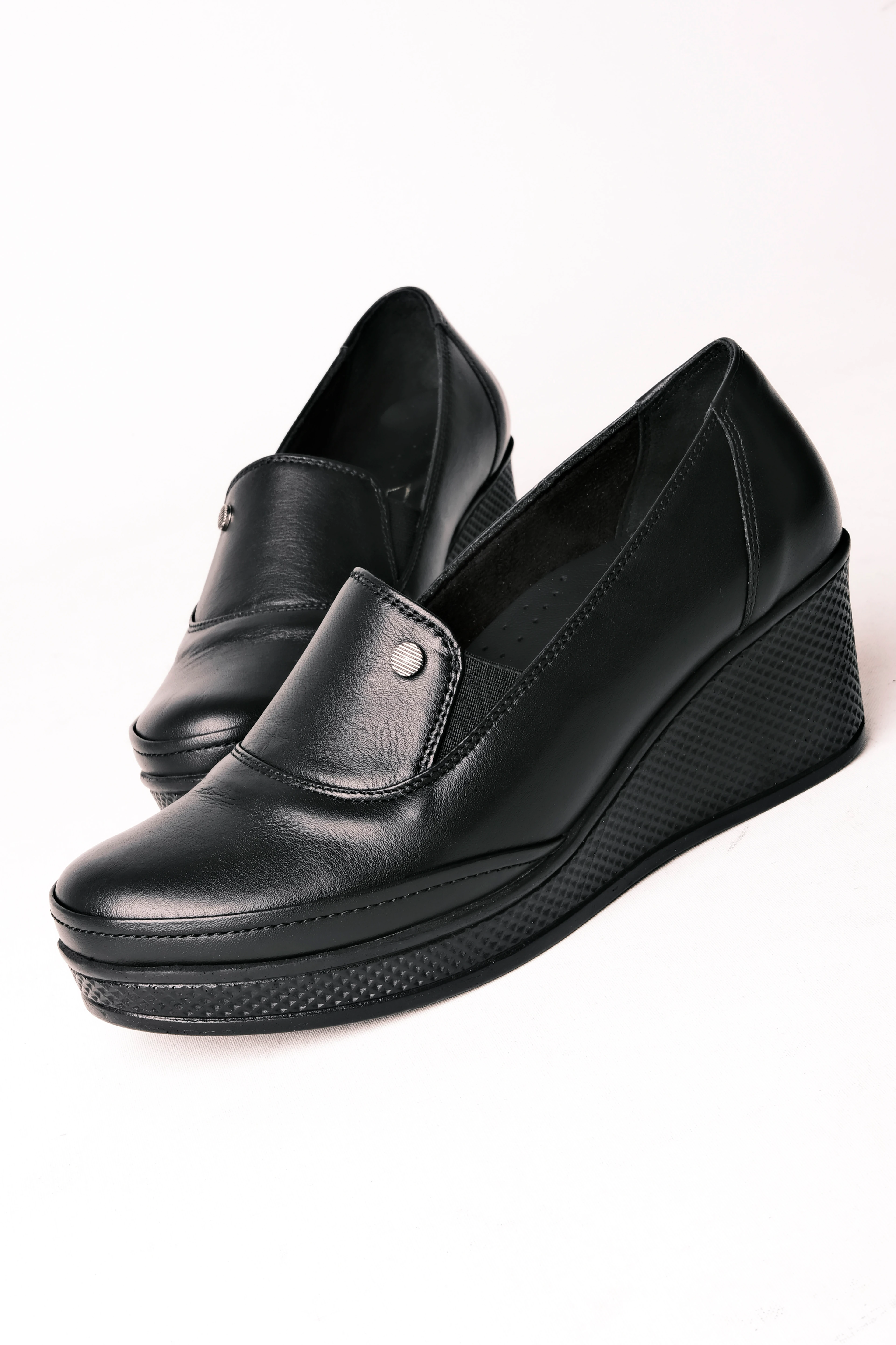 Coco Kadın Hakiki Deri Günlük Ayakkabı Yuvarlak Metal Detay - Siyah