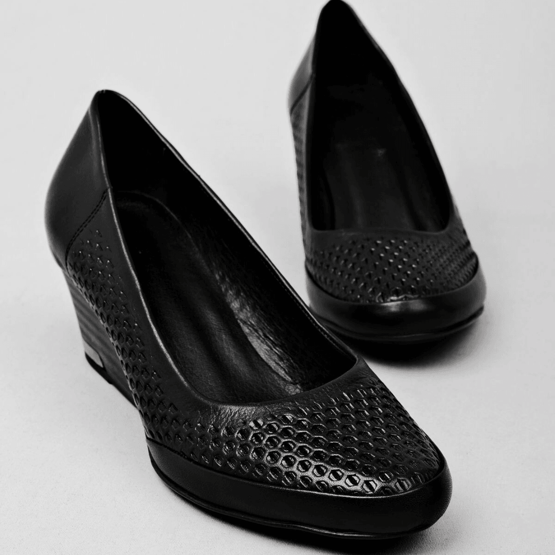 Sierta Dolgu Tabanlı Hakiki Deri Kadın Topuklu Ayakkabı (B2120) - Siyah