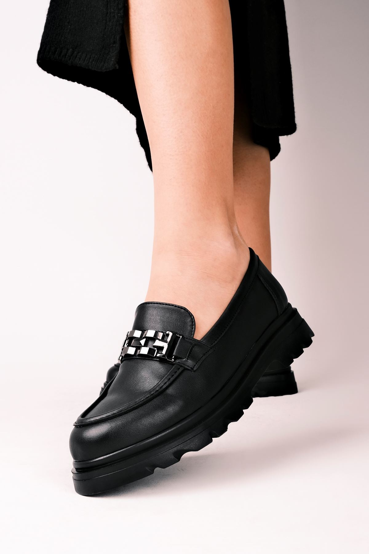 Narvoy Metal Detay Kadın Loafer Ayakkabı B2983 - Siyah