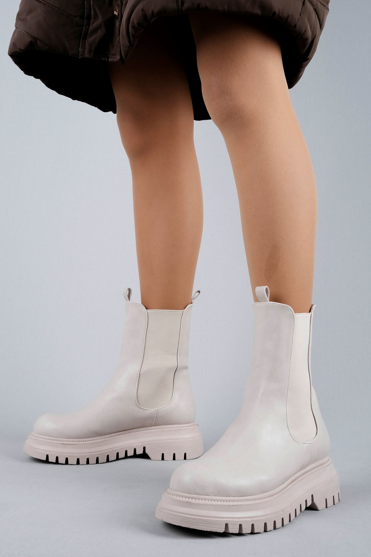DARİAN KADIN LASTİK DETAYLI BOT - Krem