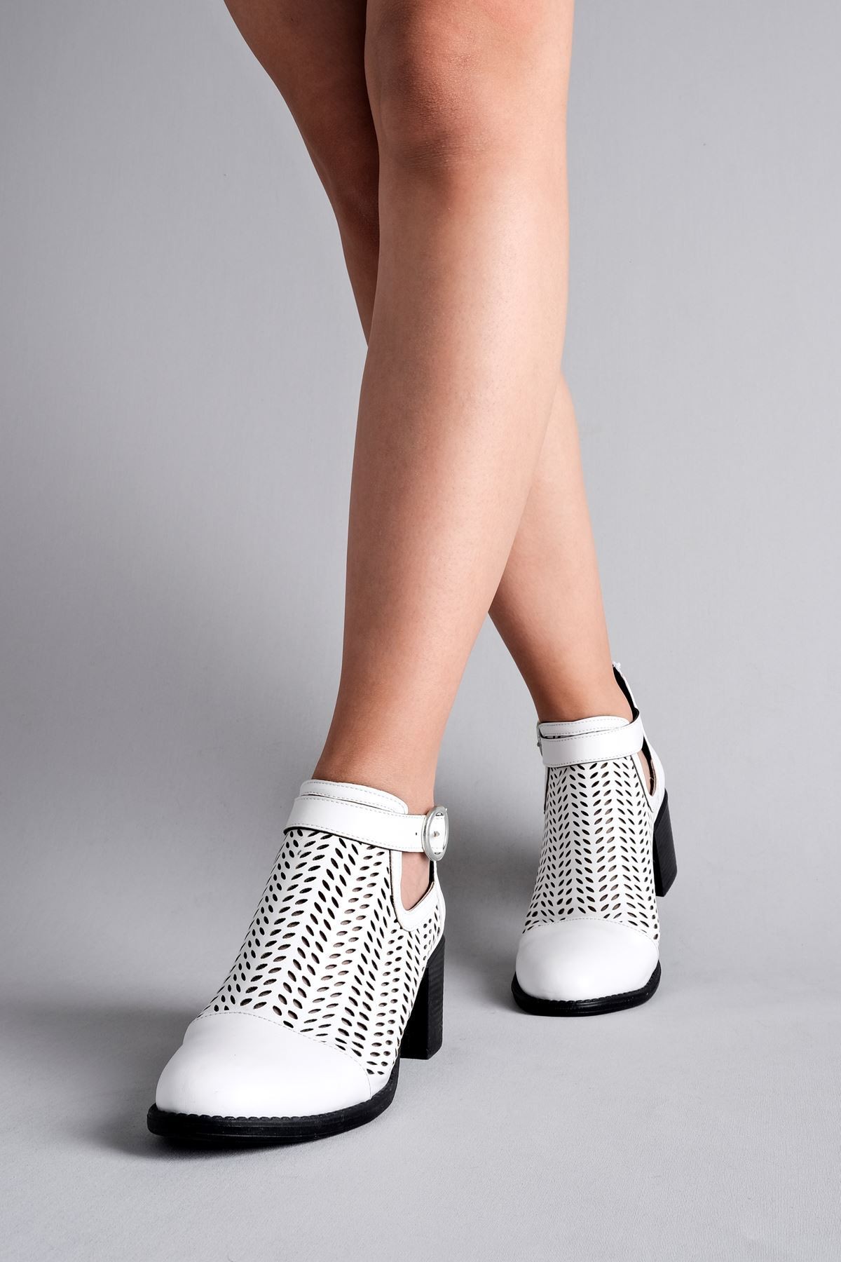 Adele Kadın Yazlık Delikli Bot Topuklu Ayakkabı (B2236) - Beyaz
