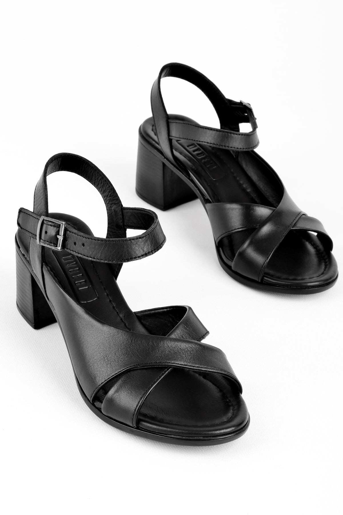 Badeny Hadın Hakiki Deri Çapraz Detaylı Topuklu Sandalet B3206 - Siyah