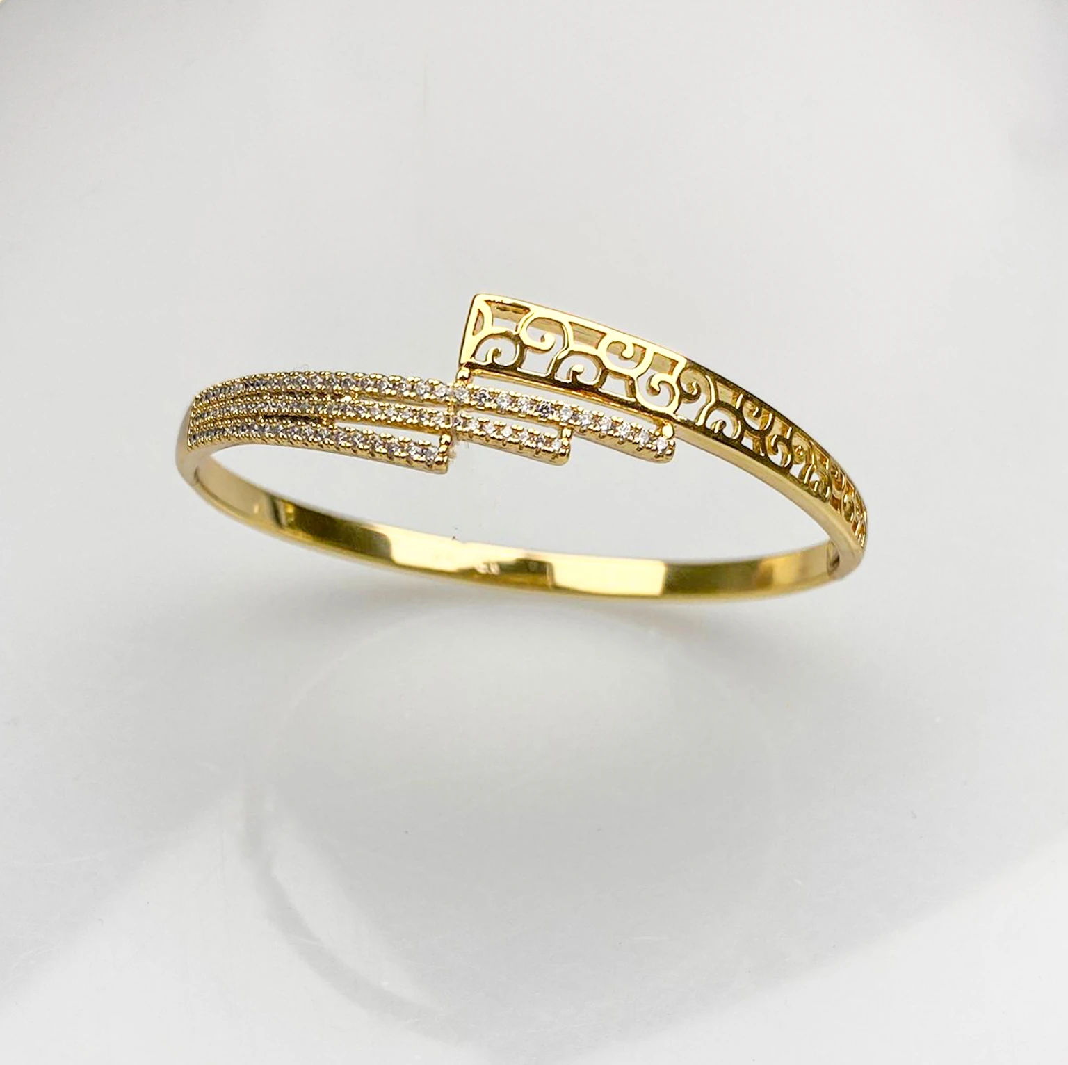 14K İthal Kararmaz Kadın Çelik Kelepçe Bileklik