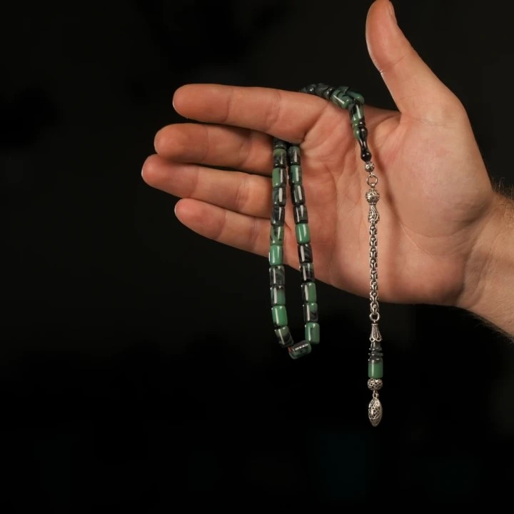 925 Ayar Püsküllü Kapsül Kesim Yeşil-Siyah Katalin Tesbih