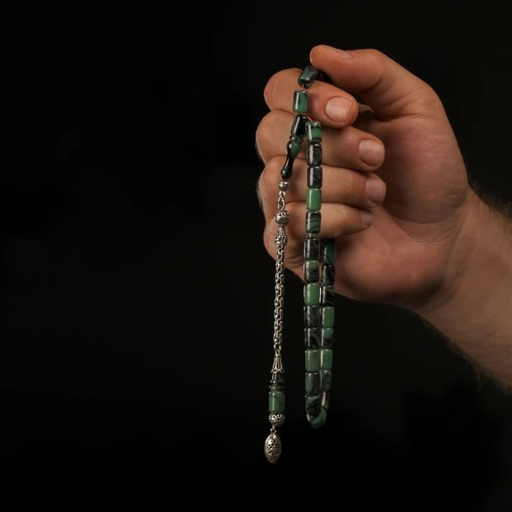 925 Ayar Püsküllü Kapsül Kesim Yeşil-Siyah Katalin Tesbih
