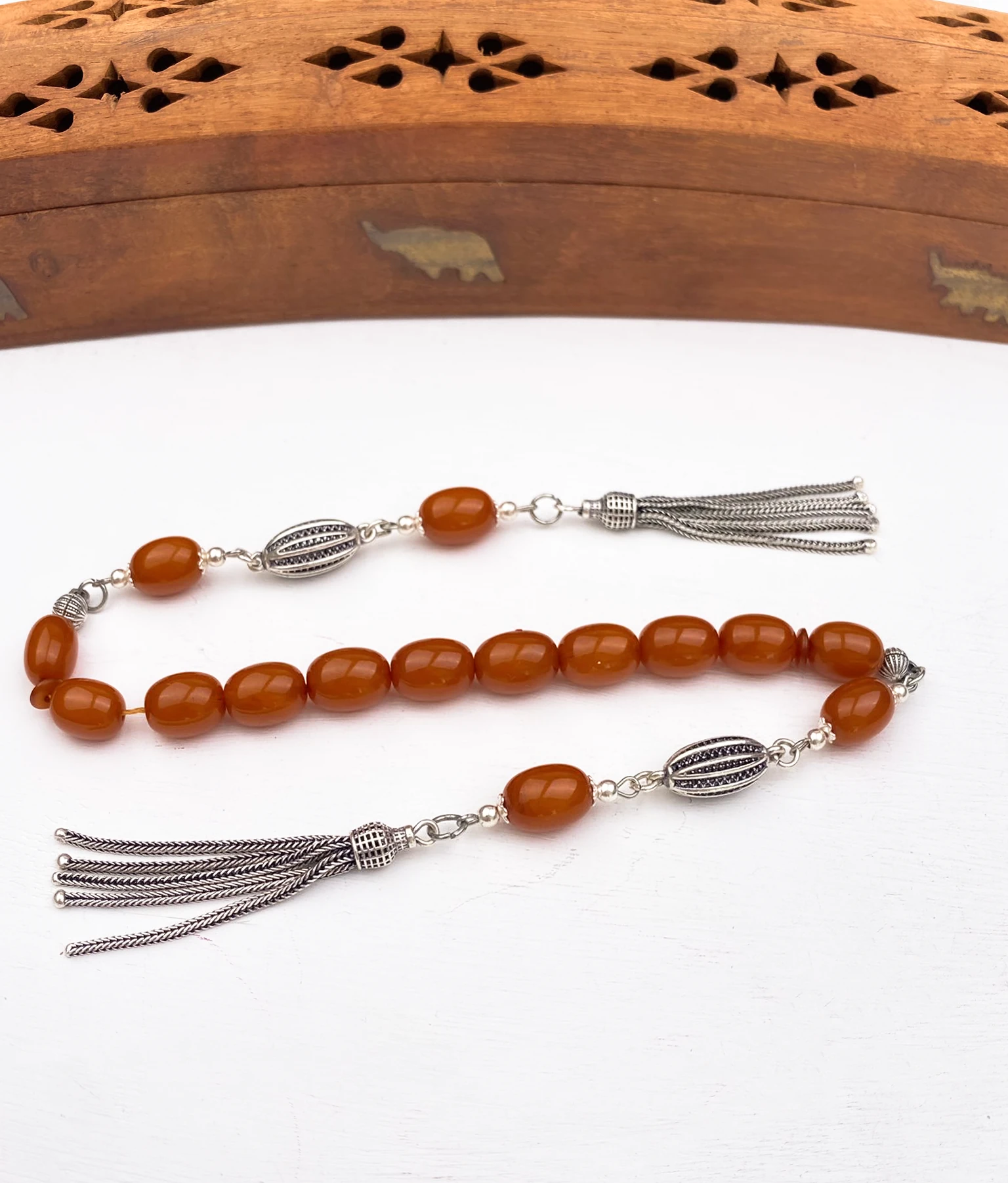 925 Ayar Gümüş Püsküllü Arpa Kesim Sıkma Kehribar Tesbih