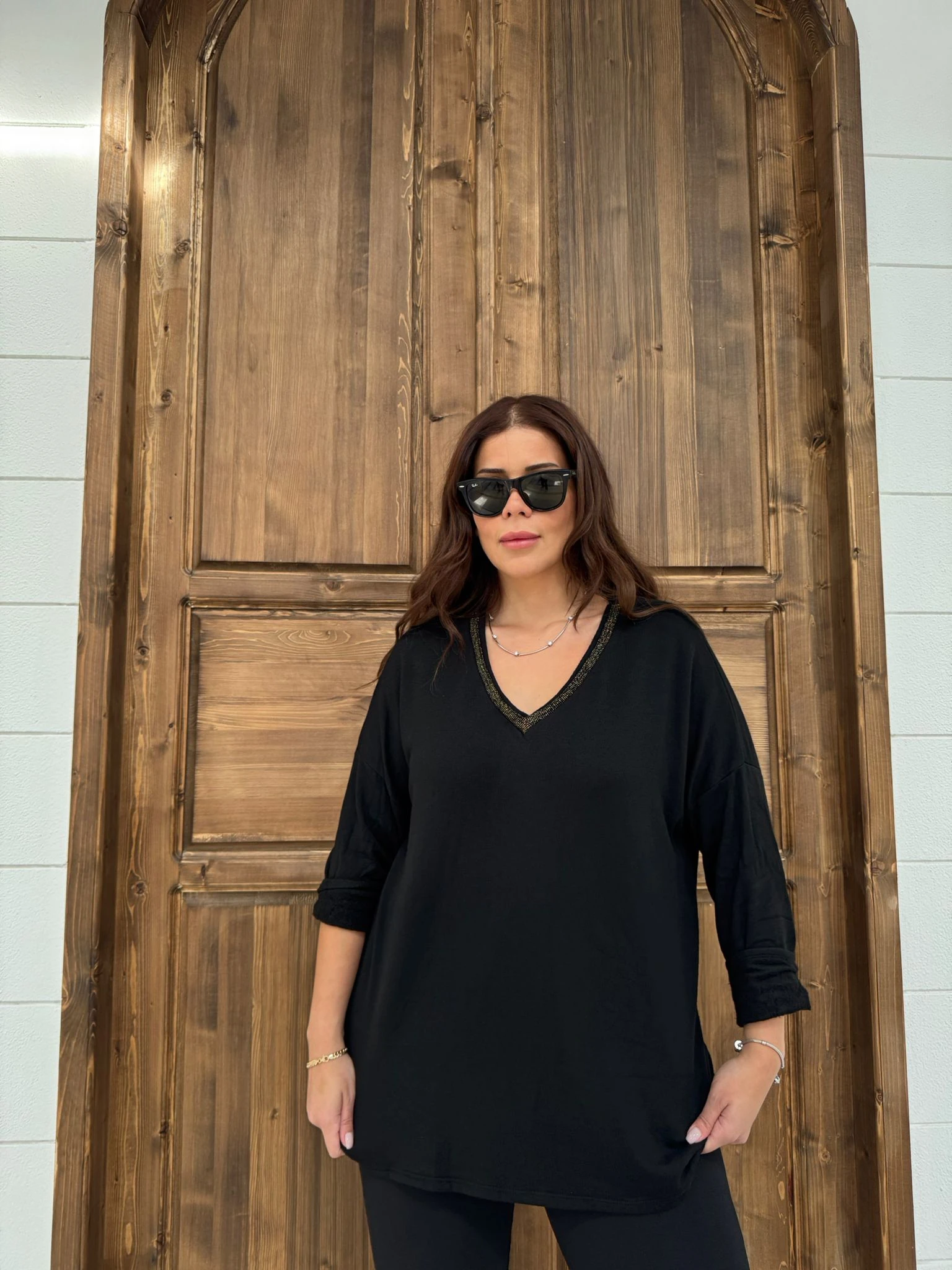 V YAKA DÜZ DESEN SİMLİ KAZAK