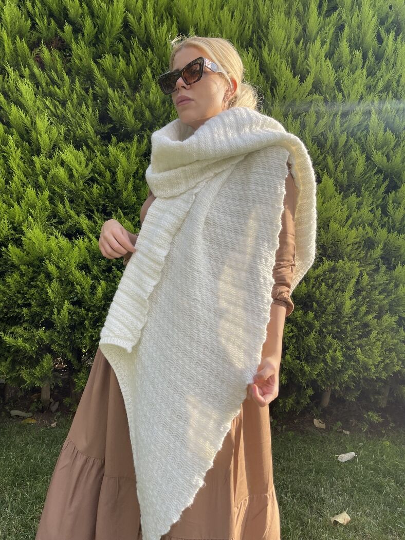Kırık Beyaz Örme Yün Şal