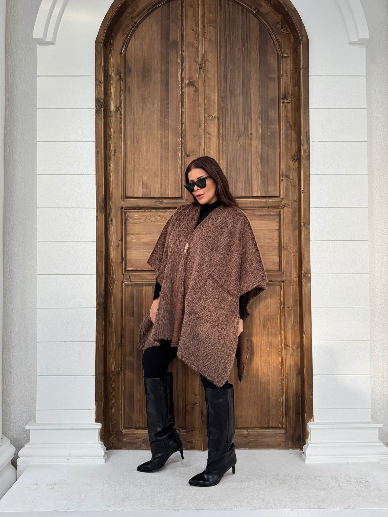 BROŞLU UZUN KEÇE CEKET