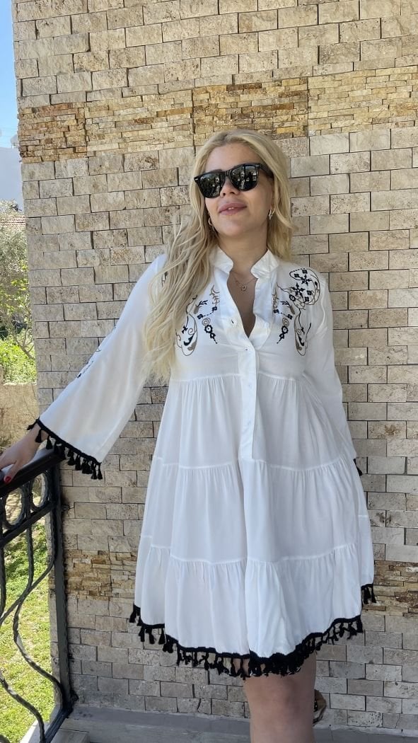 Püskül İşlemeli Kısa Elbise Beyaz