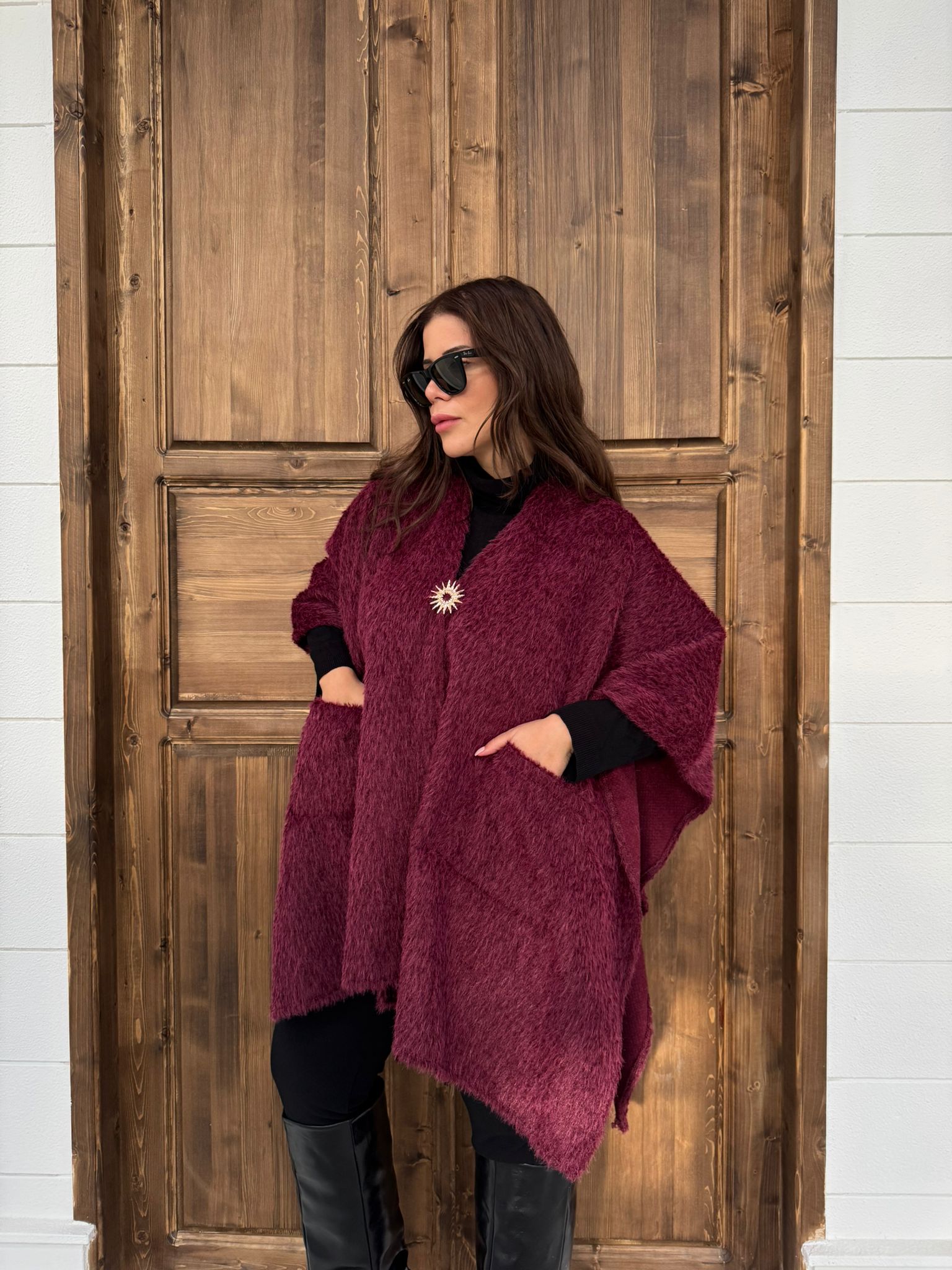 BROŞLU UZUN KEÇE CEKET