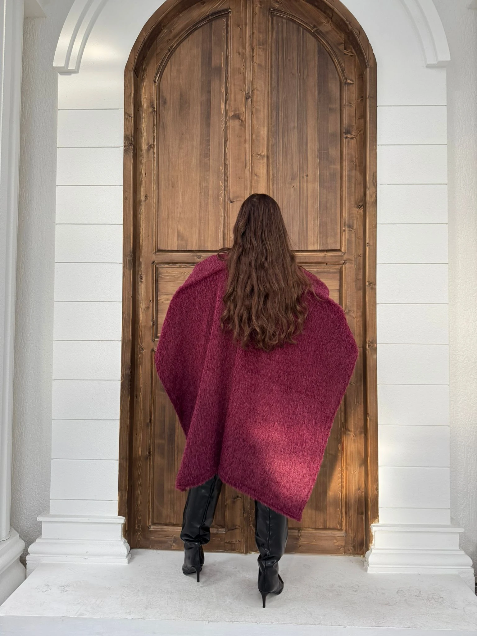 BROŞLU UZUN KEÇE CEKET