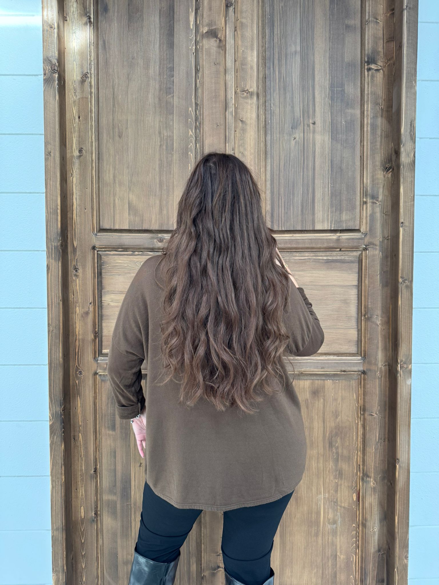 V YAKA DÜZ DESEN SİMLİ KAZAK